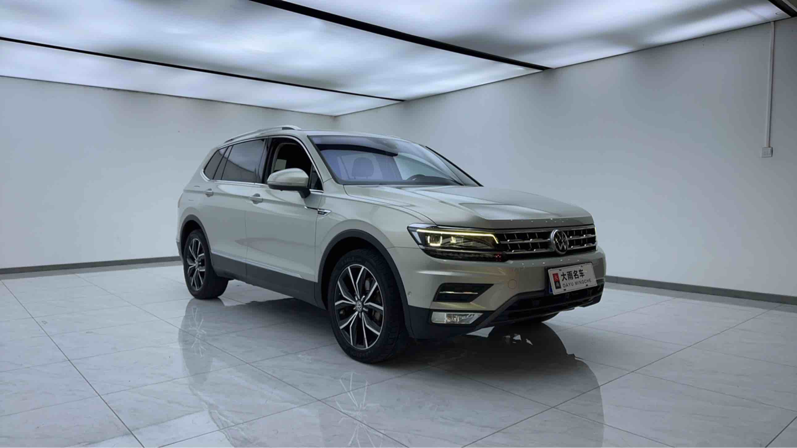 Volkswagen Tiguan L 2019 #2 Volkswagen Tiguan L 2019 car image #2