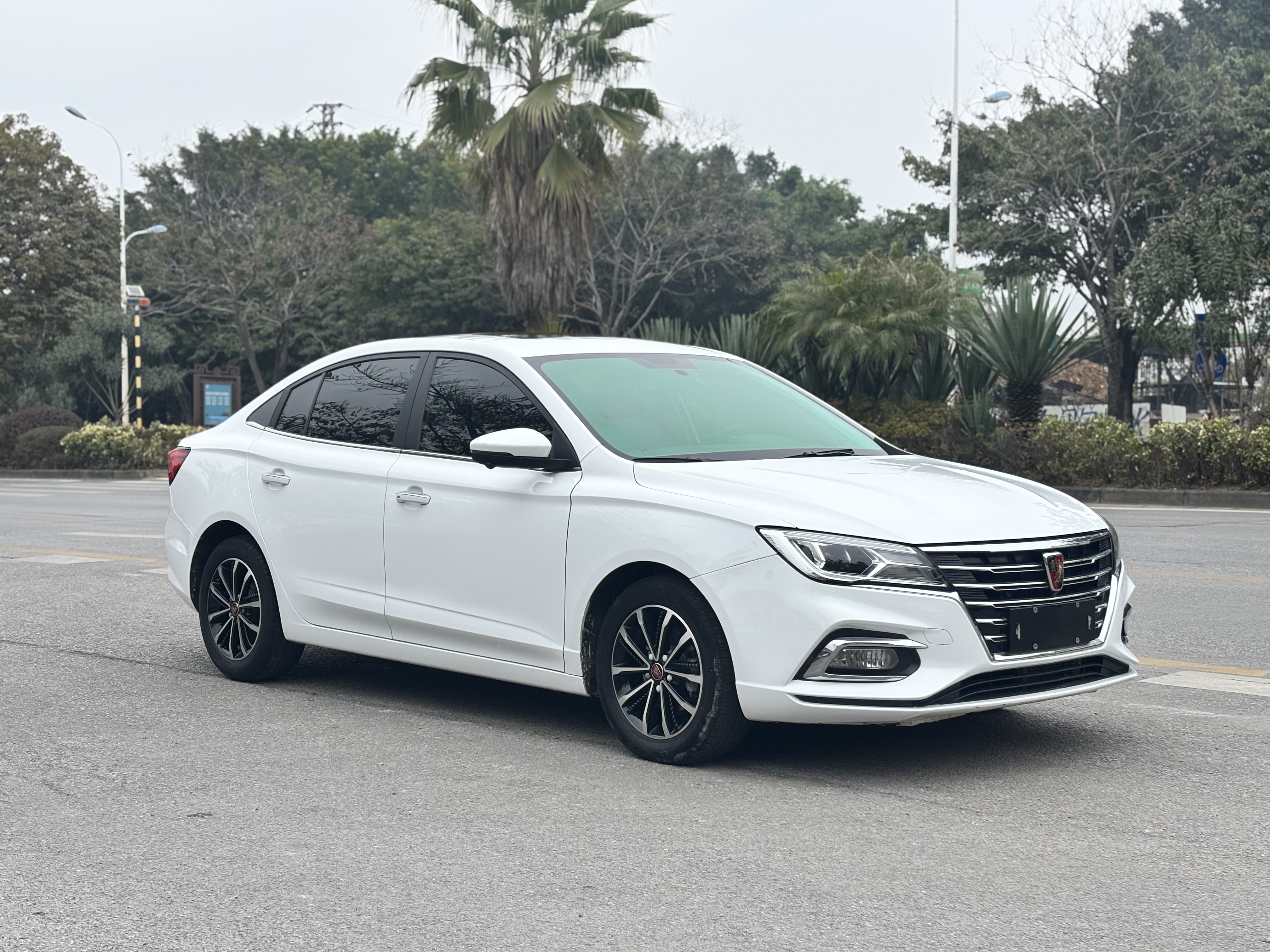 Roewe i5 2021 #2 Roewe i5 2021 car image #2