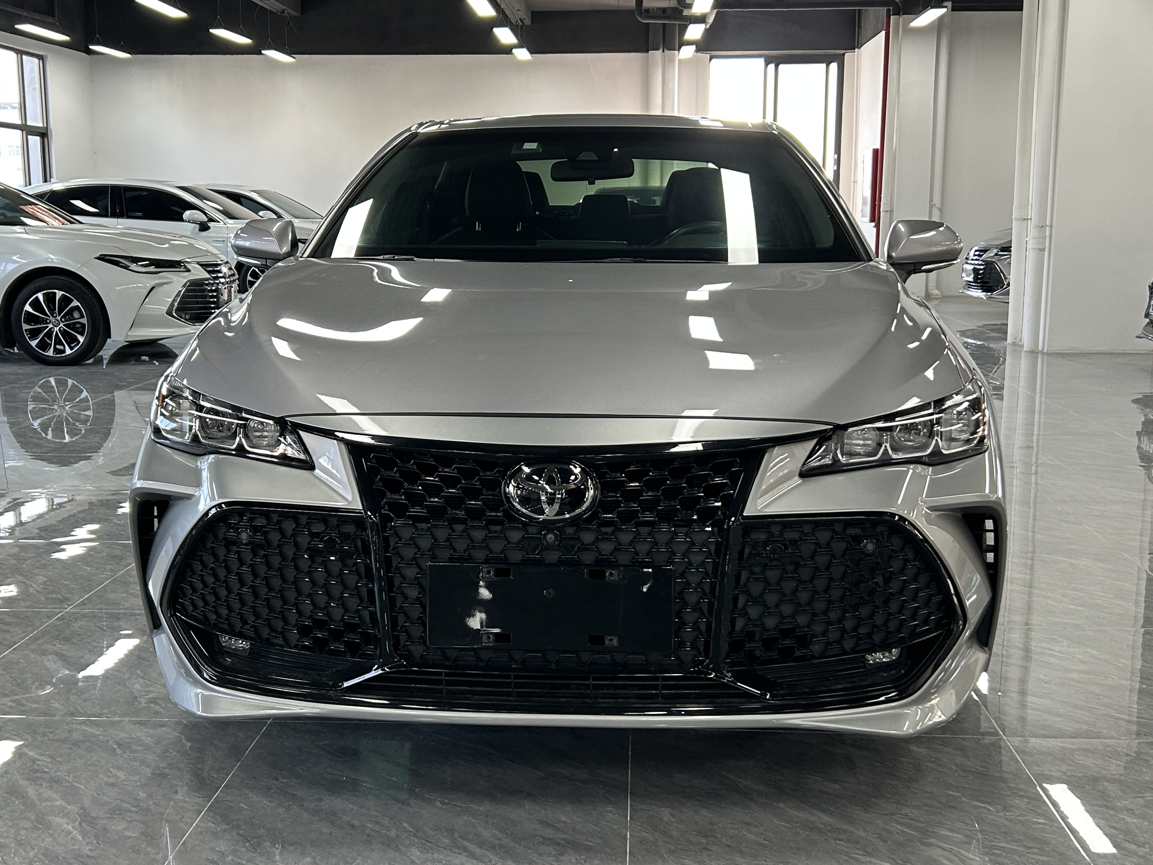 Toyota Avalon 2020 car image #2