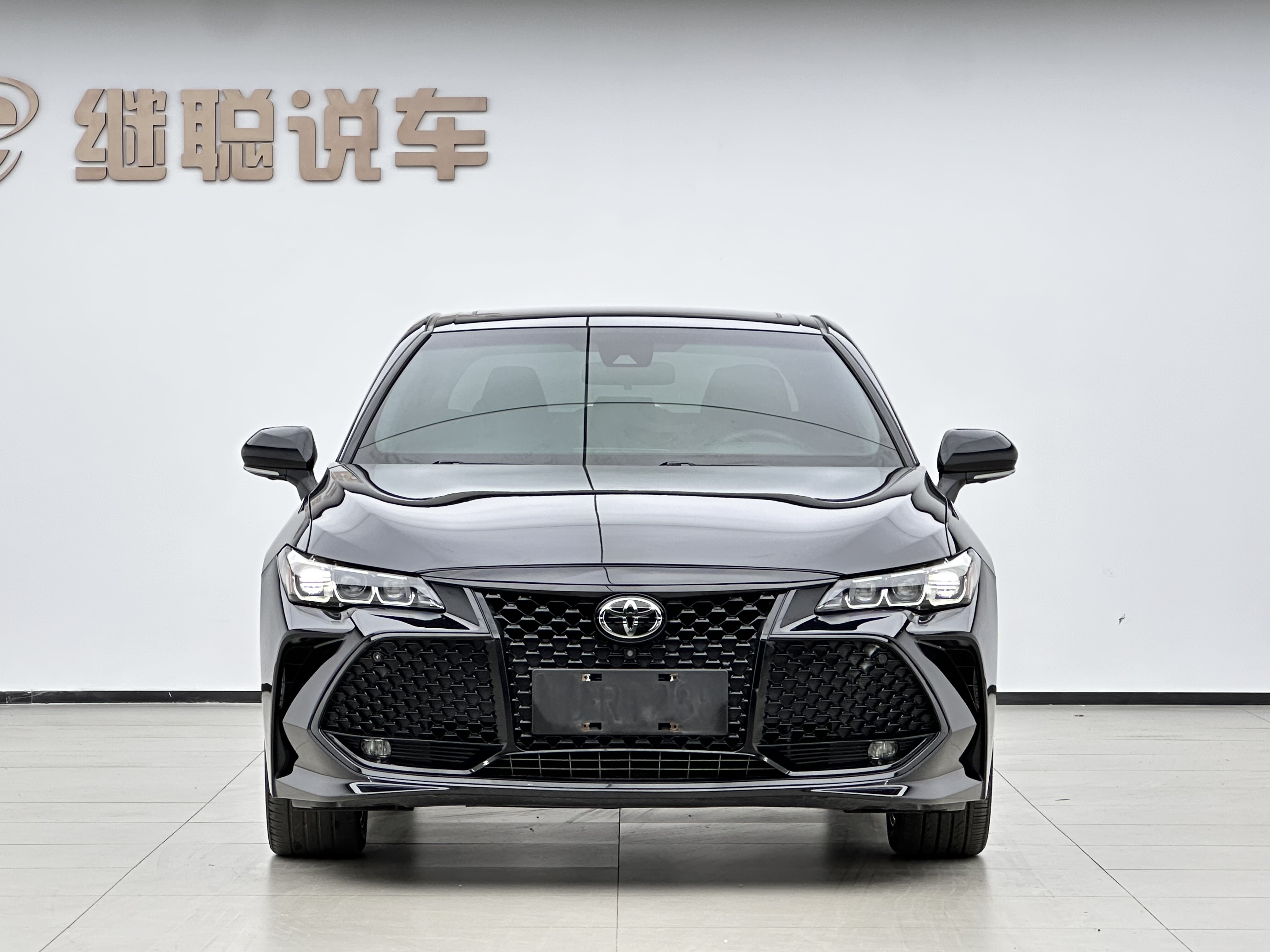 Toyota Avalon 2021 car image #2