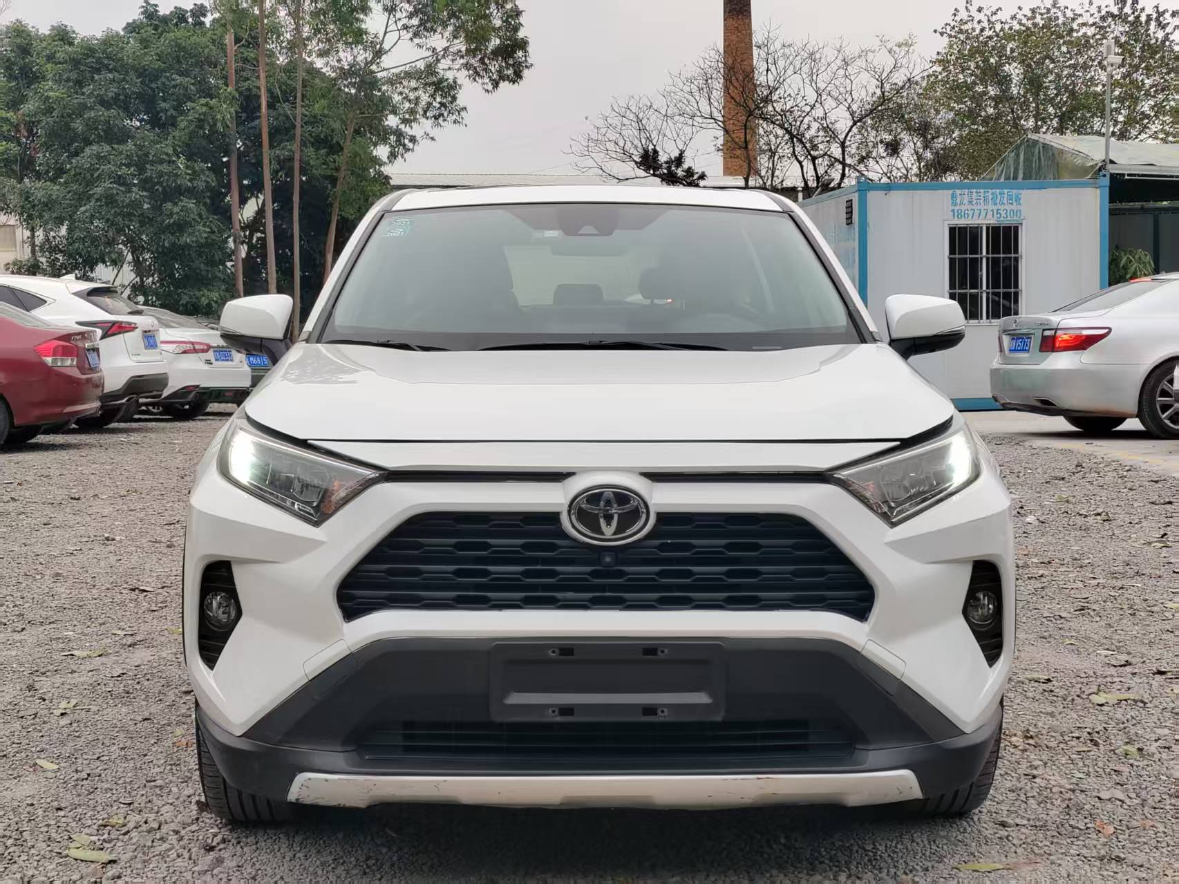Toyota RAV4 2019 car image #2
