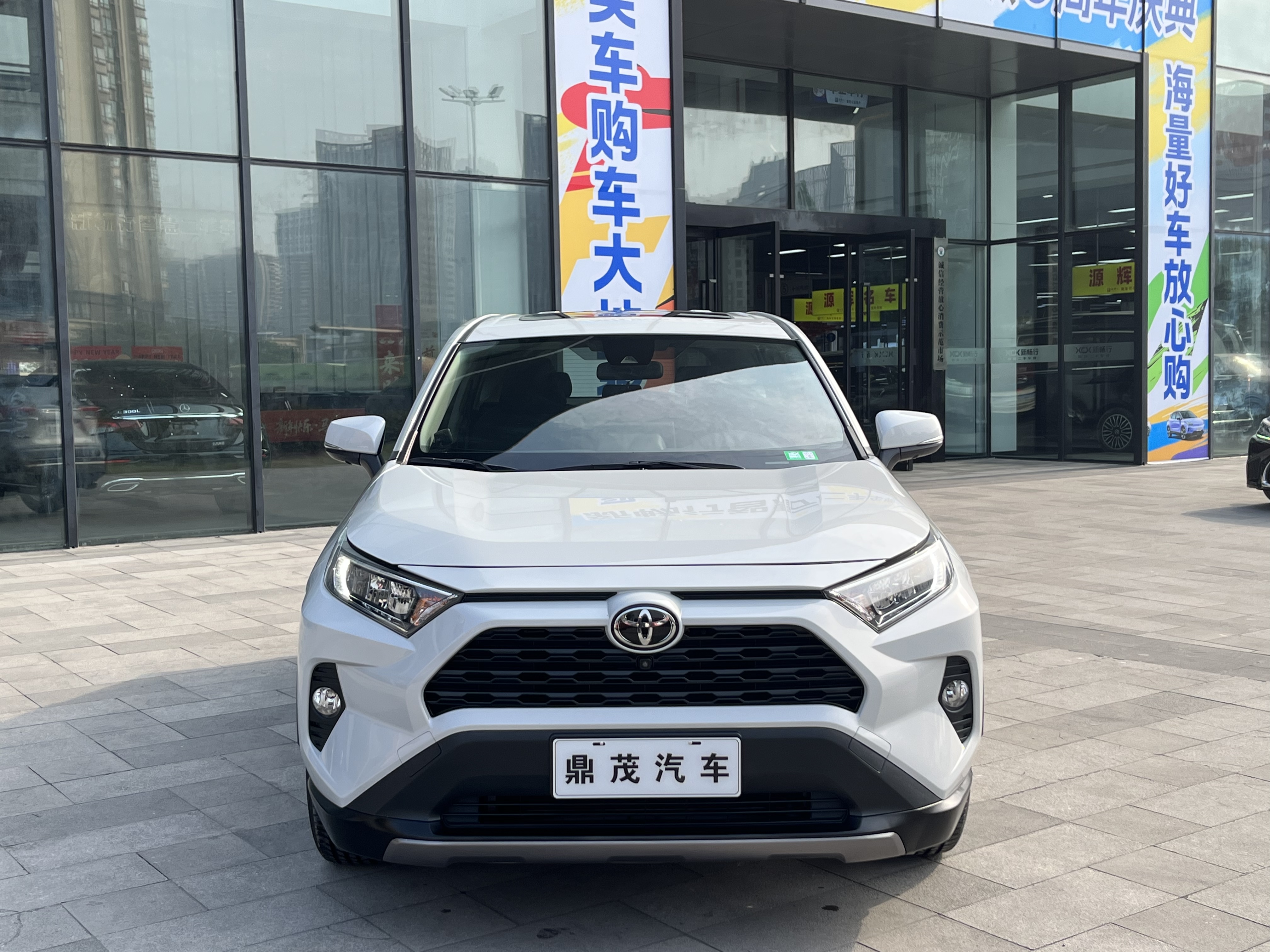 Toyota RAV4 2019 #2 Toyota RAV4 2019 car image #2