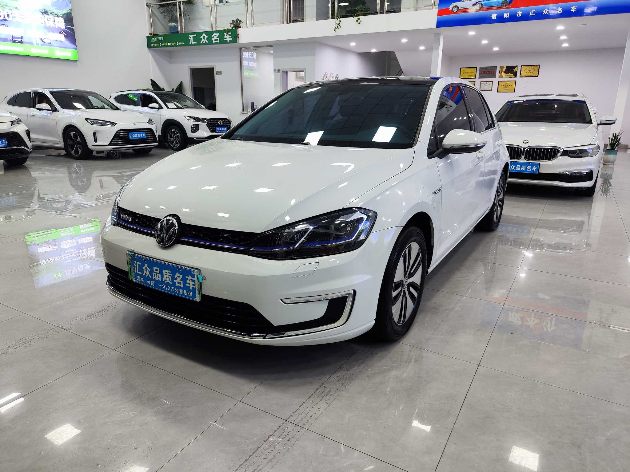 Volkswagen Golf Pure Electric 2020 car image #2