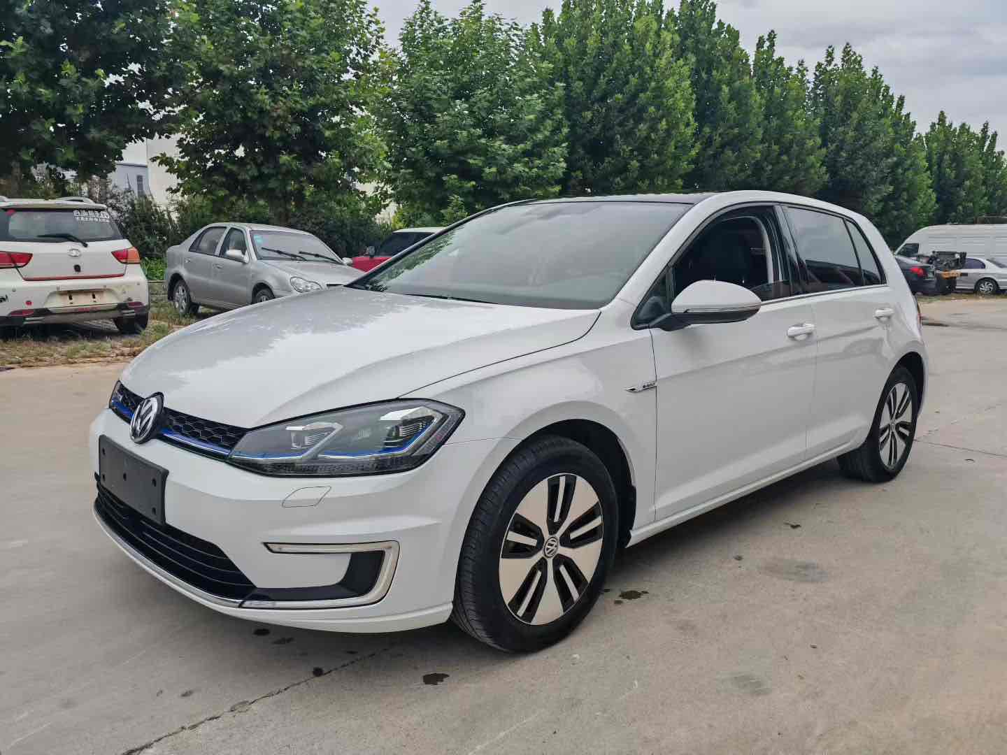 Volkswagen Golf Pure Electric 2020 car image #2