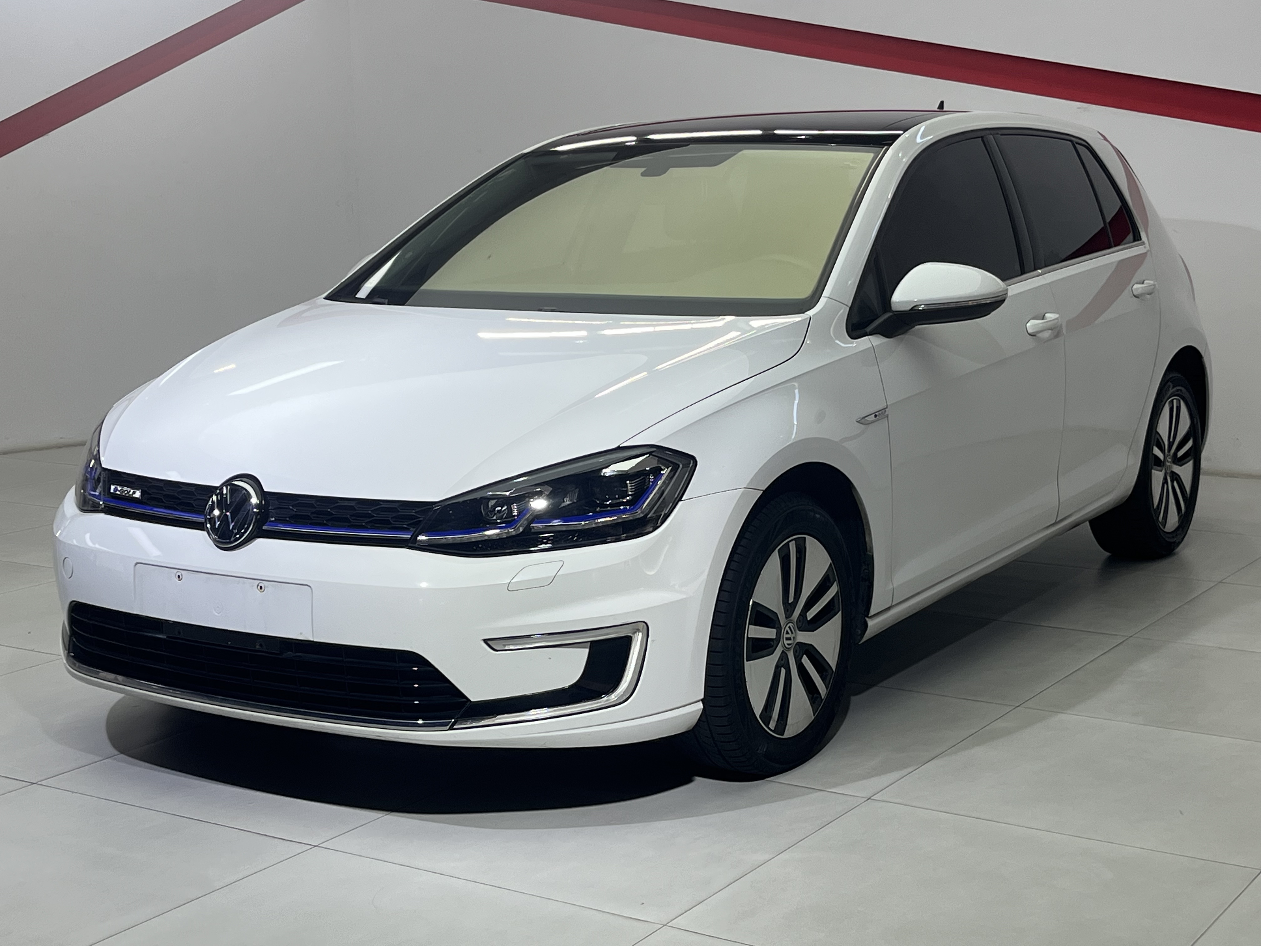 Volkswagen Golf Pure Electric 2021 car image #2