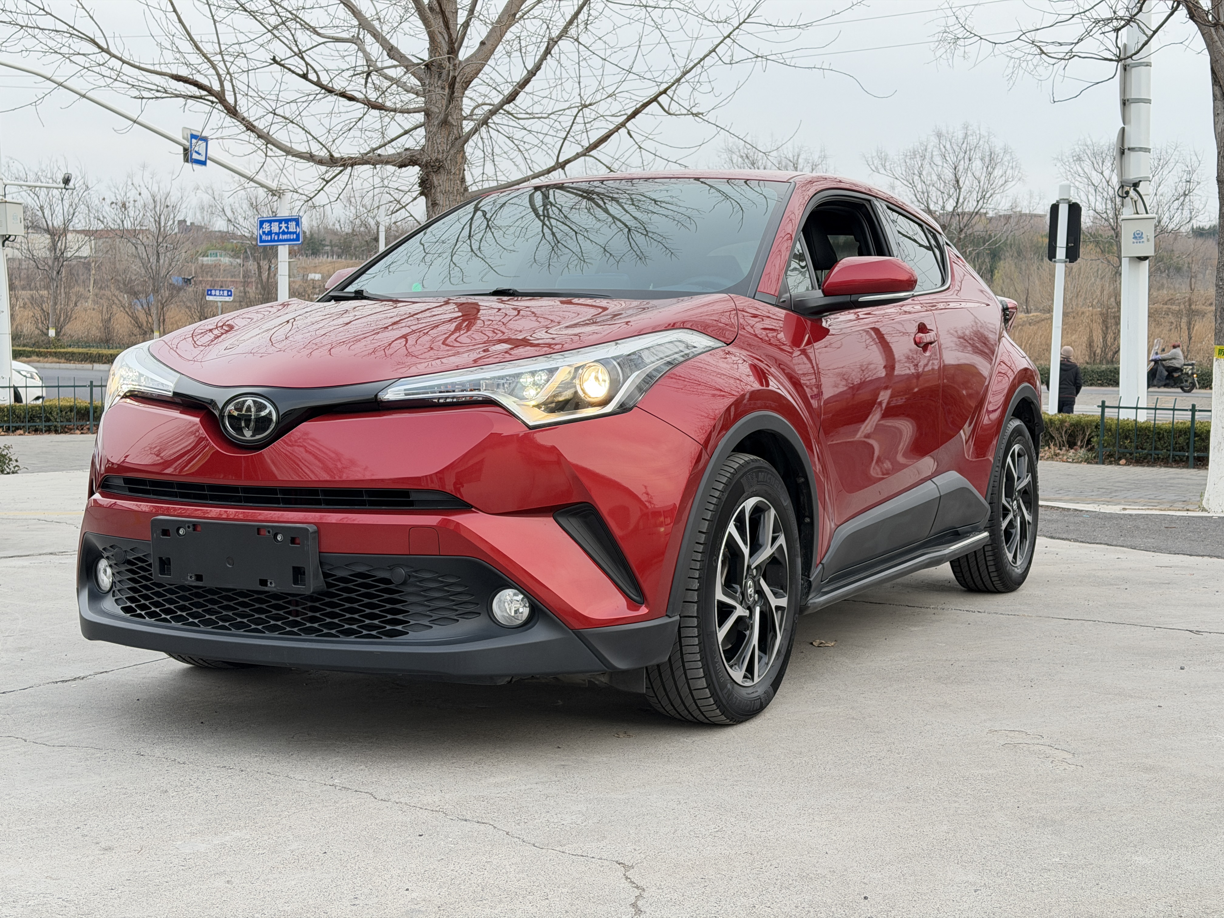 Toyota C-HR 2020 car image #2
