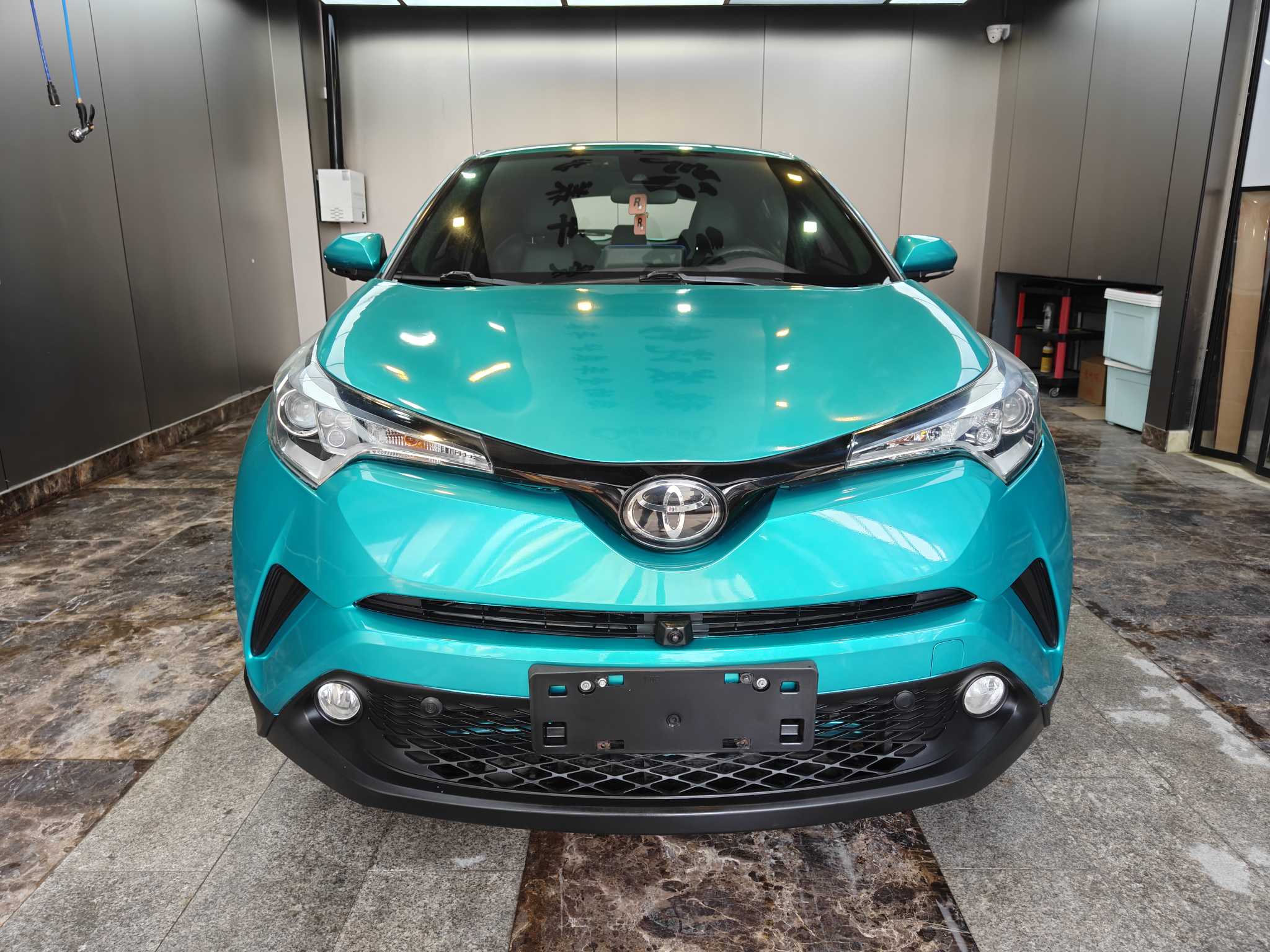 Toyota C-HR 2020 car image #2