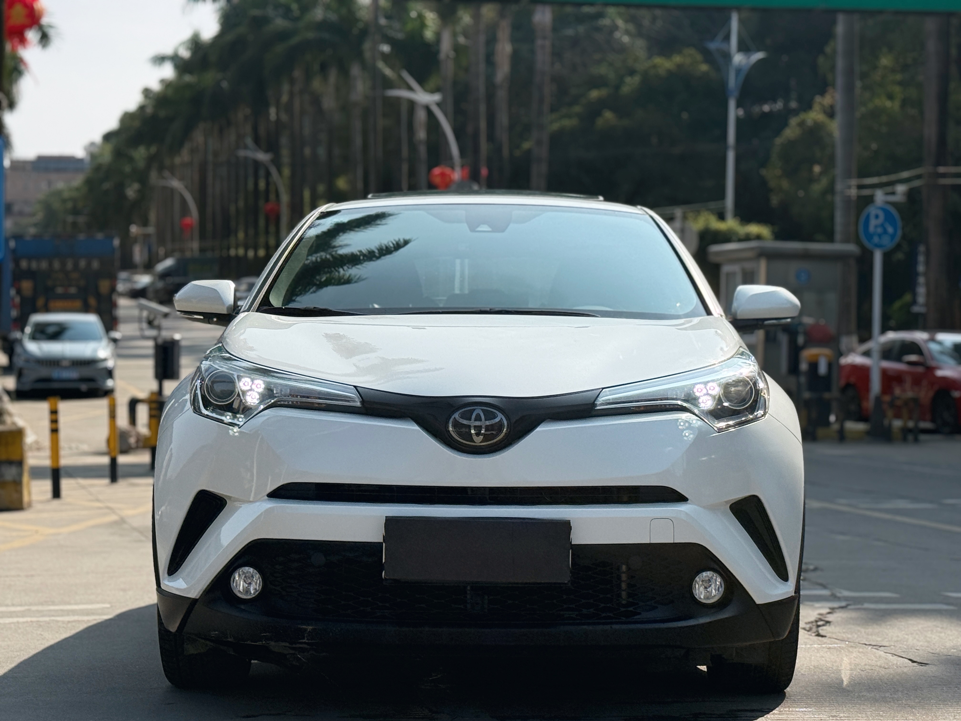 Toyota C-HR 2021 car image #2