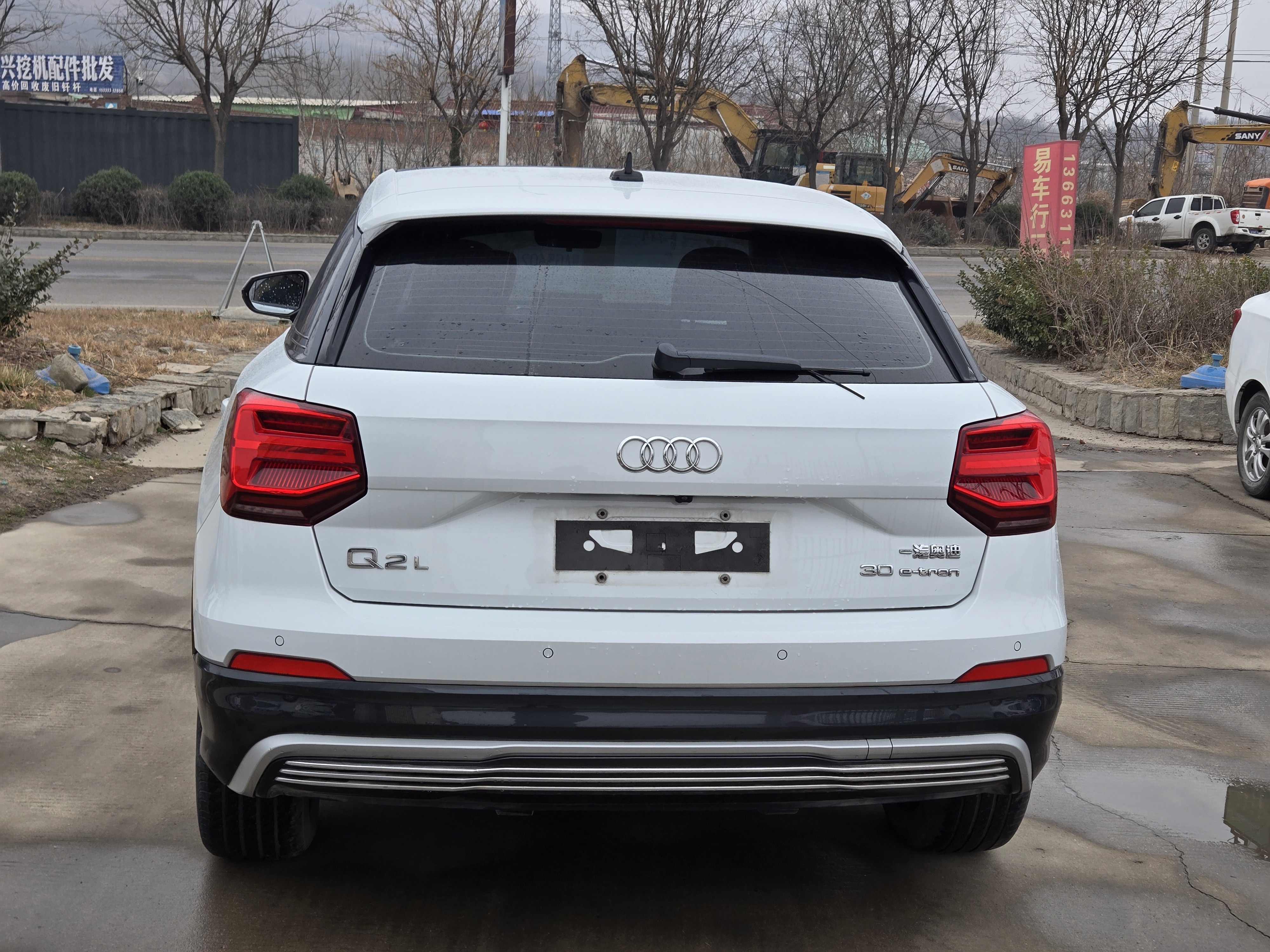 Audi Q2L e-tron 2021 immagine di auto #2