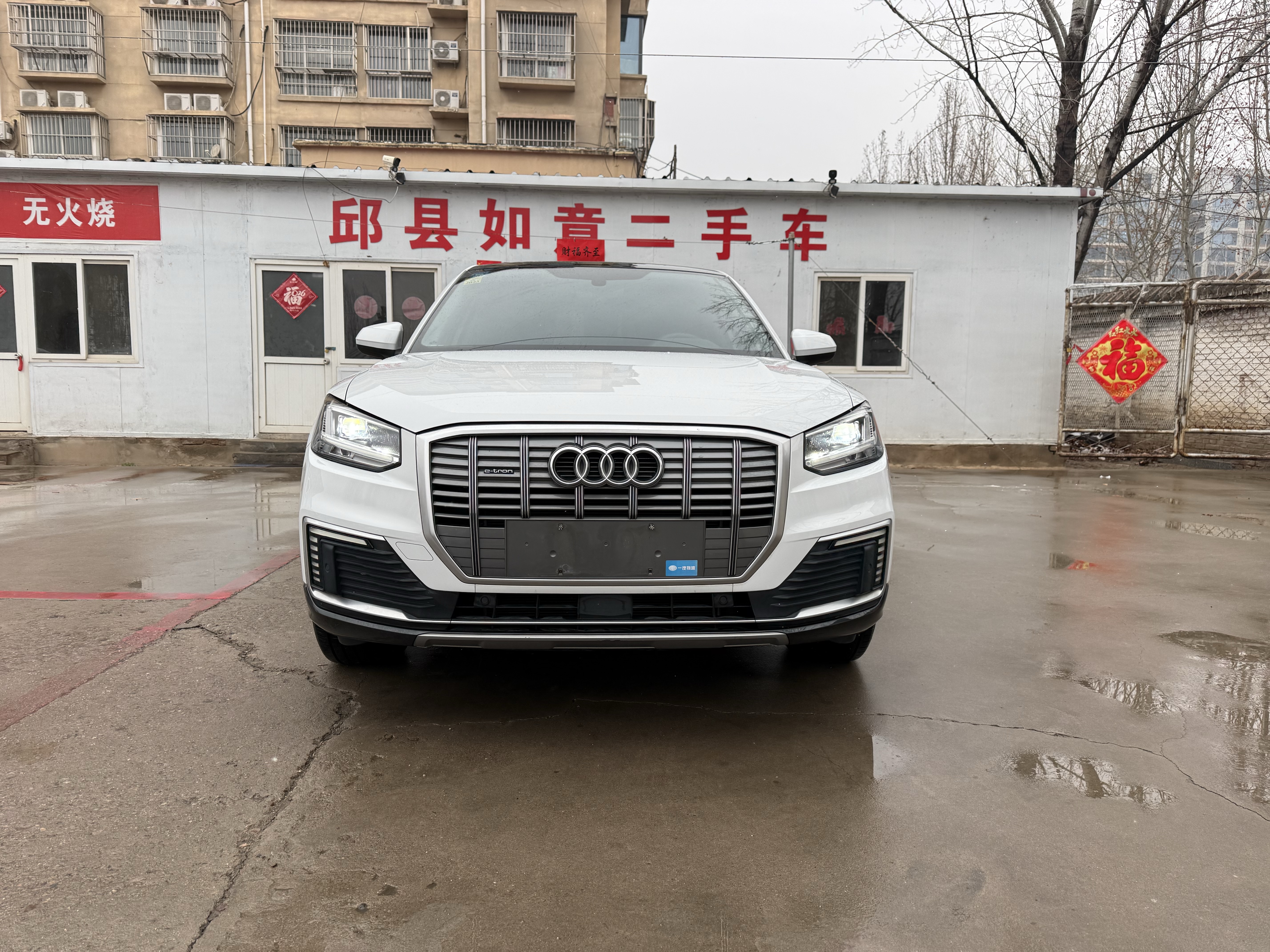 Audi Q2L e-tron 2021 immagine di auto #2