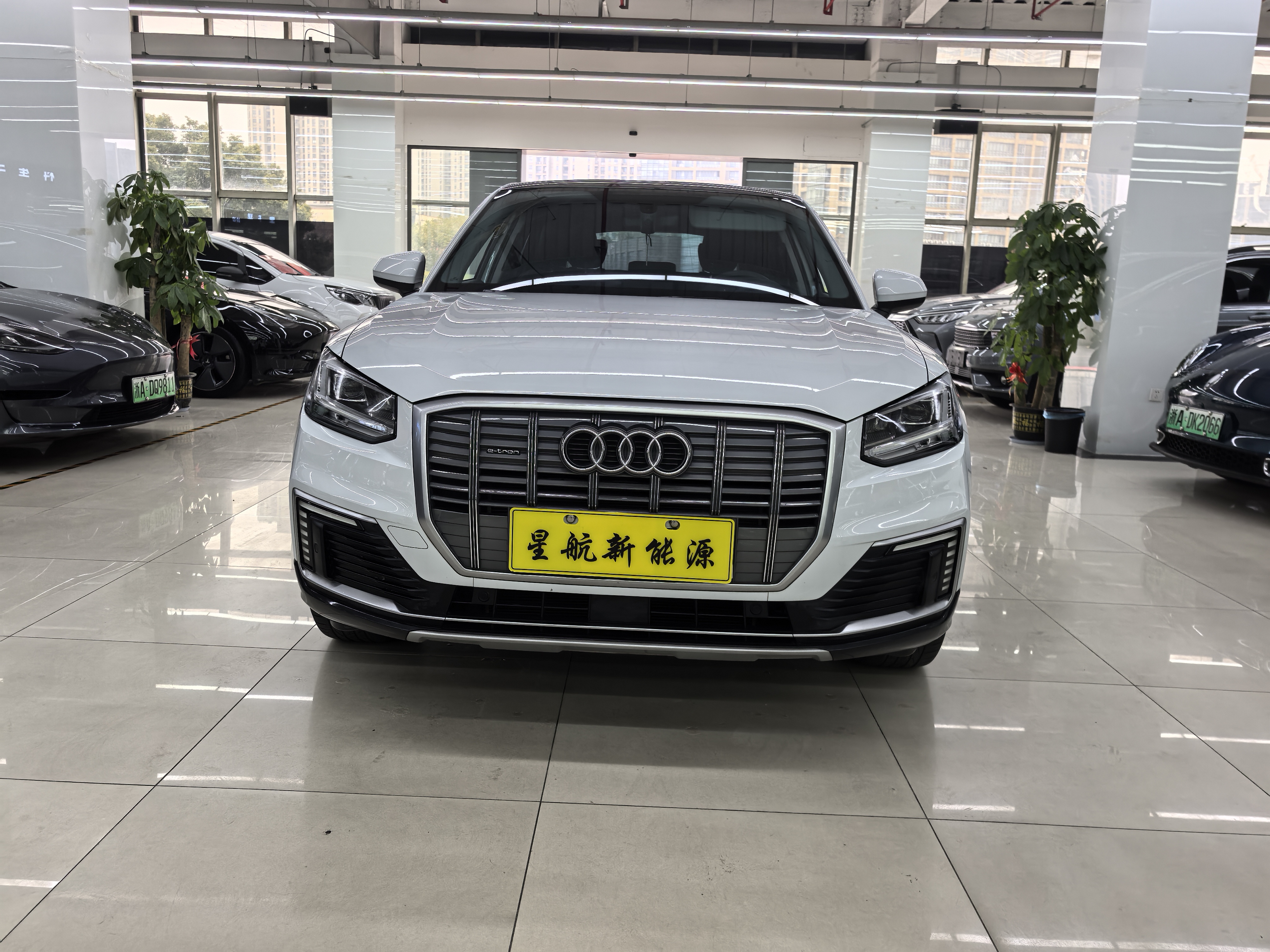 Audi Q2L e-tron 2021 #2 Audi Q2L e-tron 2021 car image #2