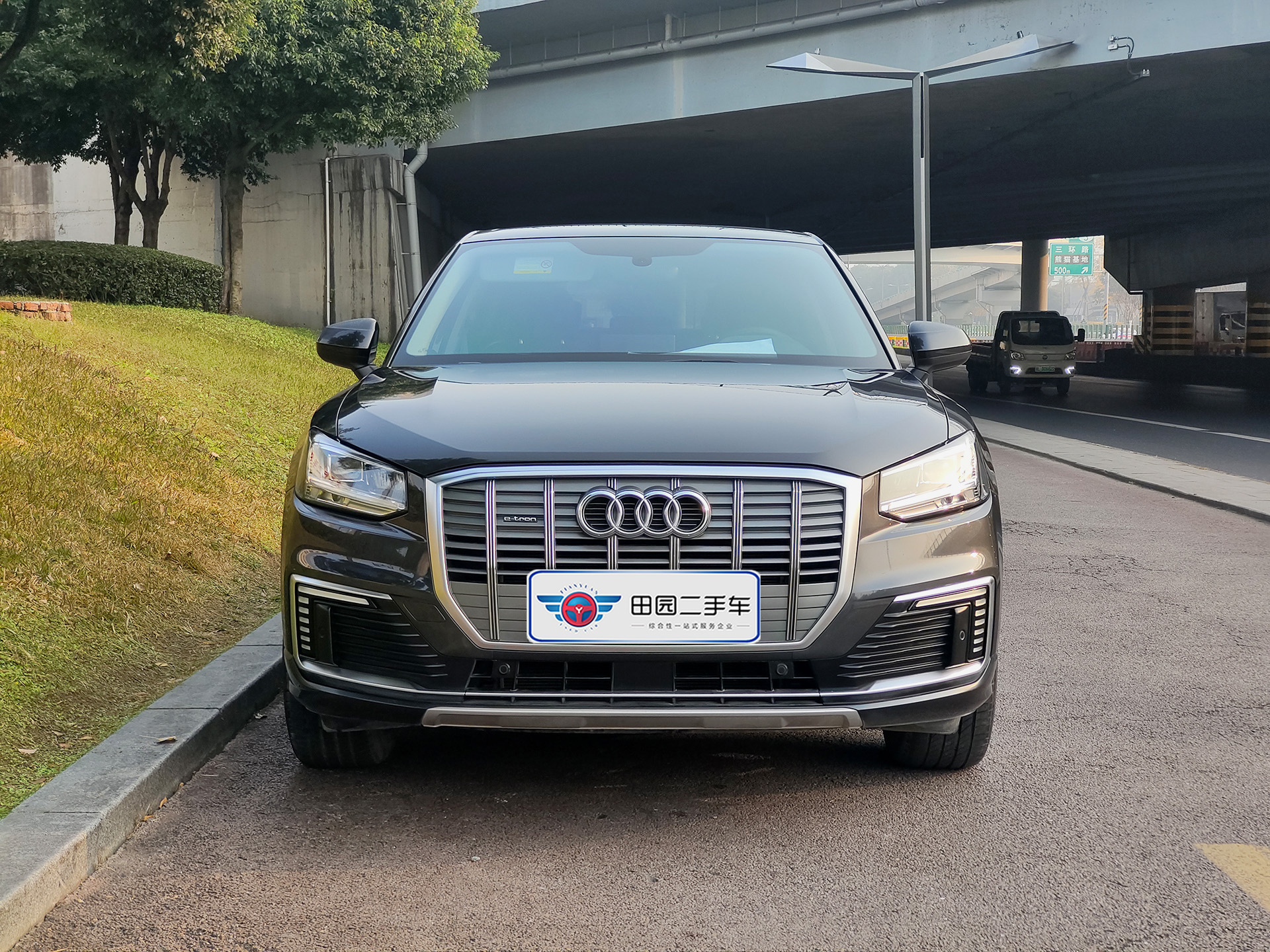 Audi Q2L e-tron 2020 car image #2