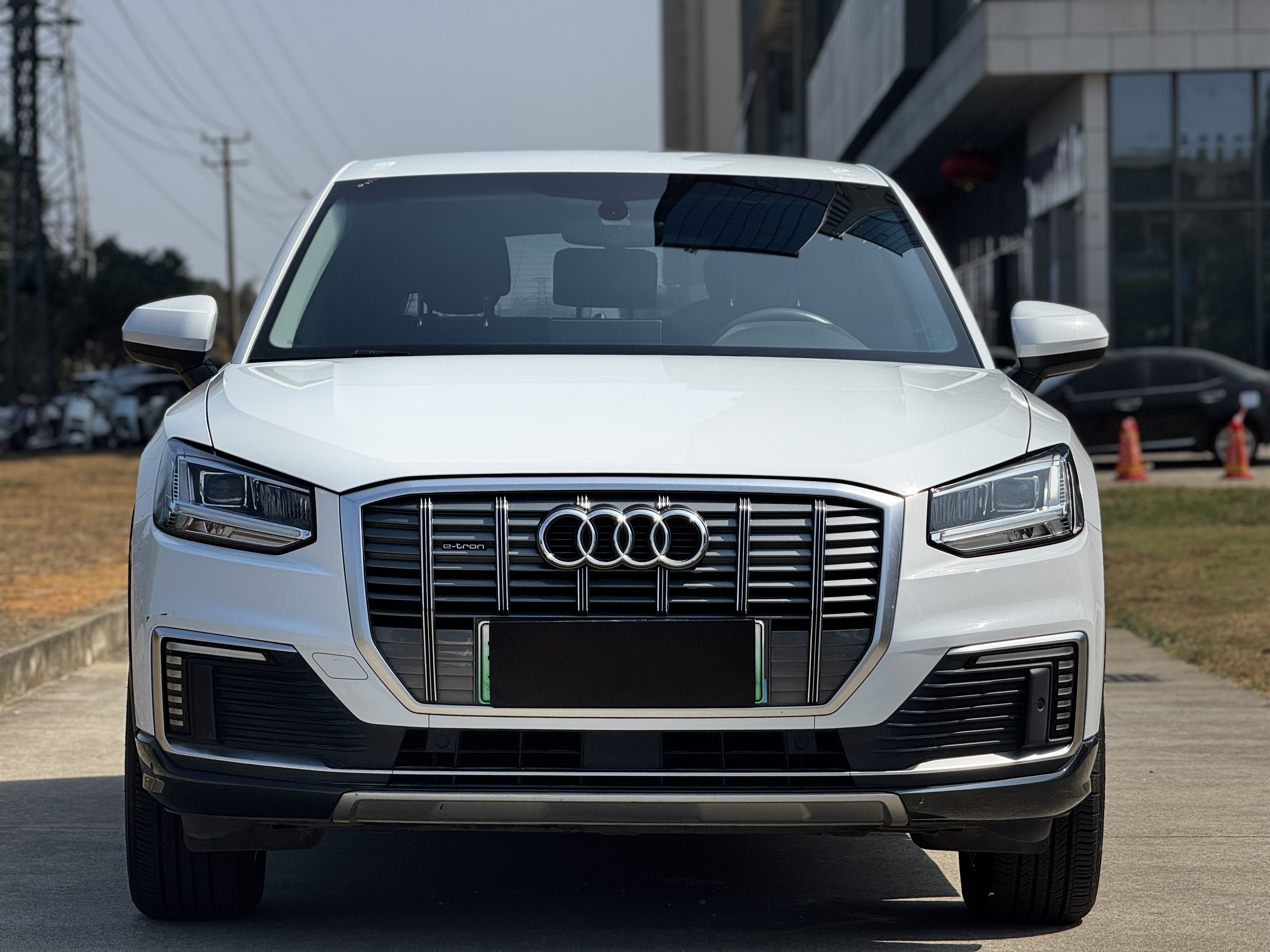 Audi Q2L e-tron 2020 car image #2