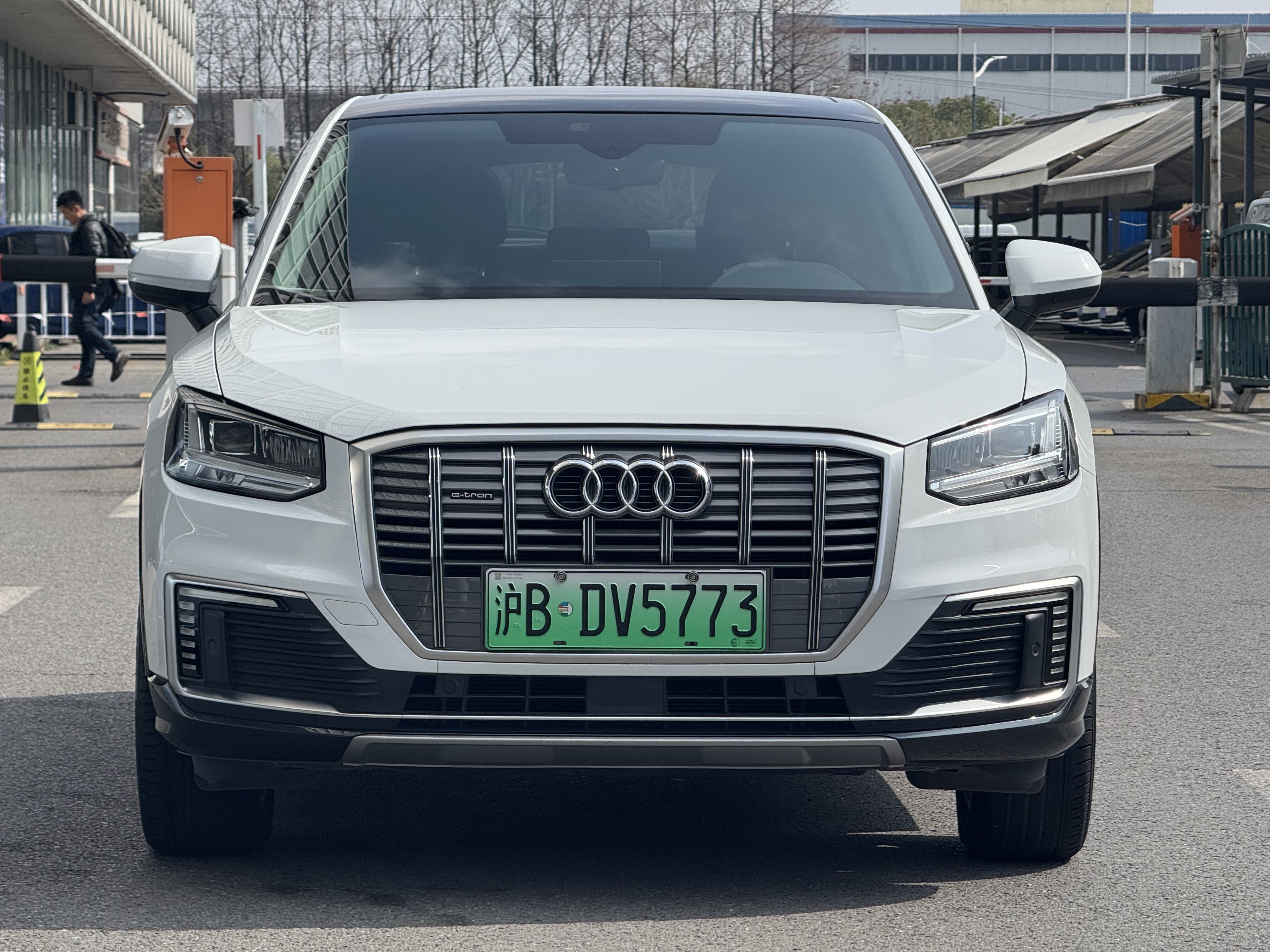 Q2L e-tron 2021 car image #2