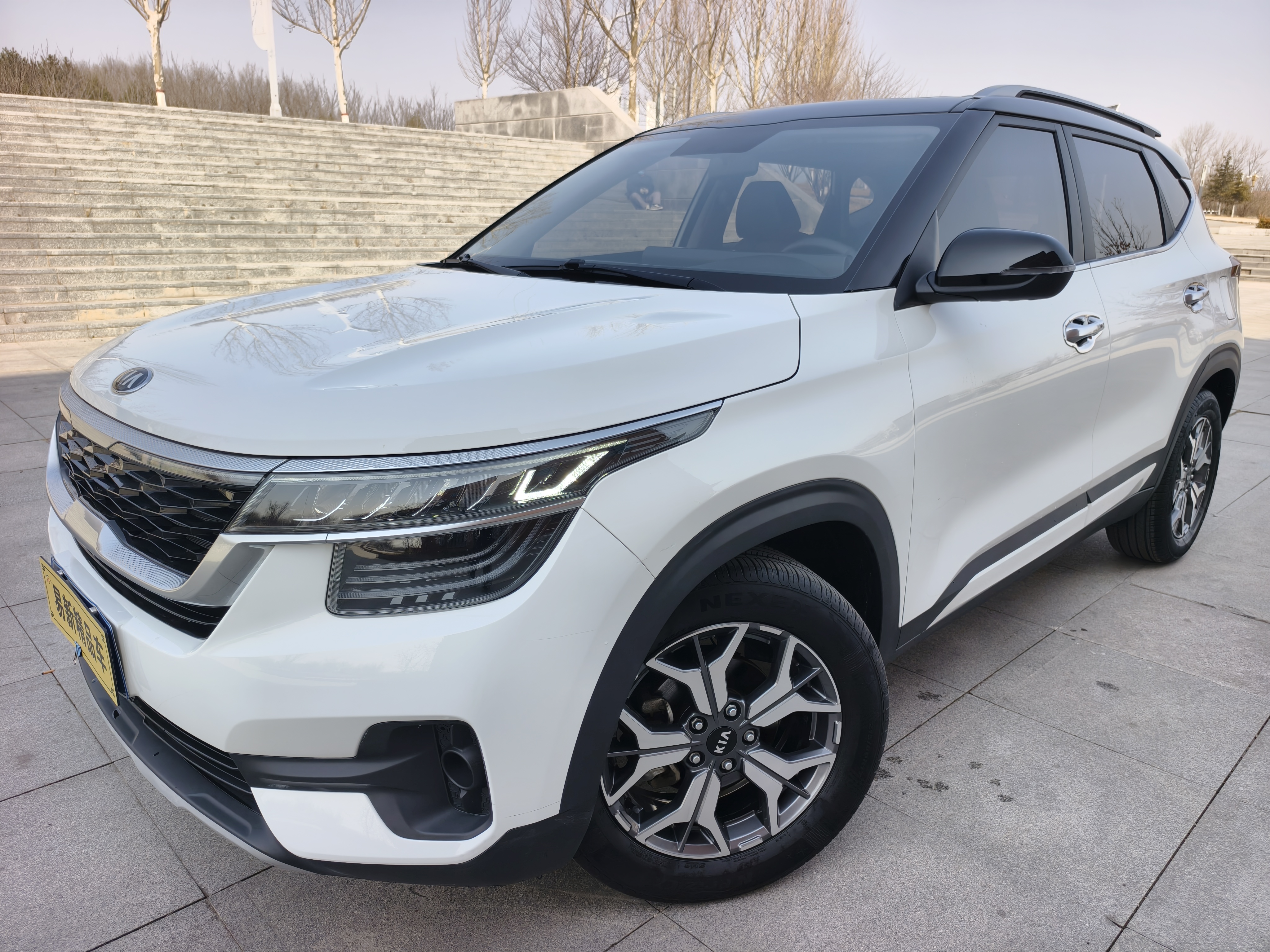 Kia Stonic 2021 изображение автомобиля #2