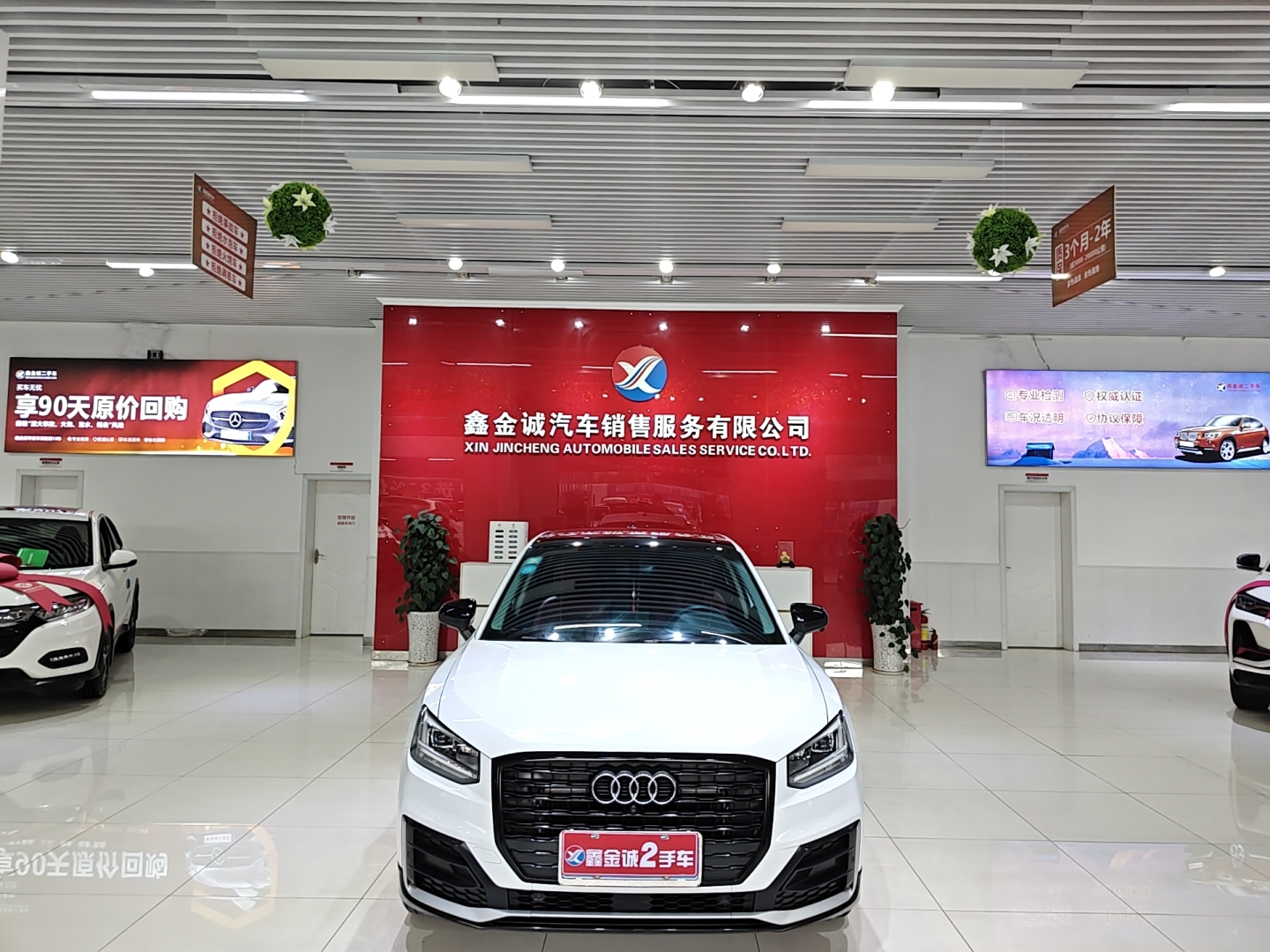 Audi Q2L 2020 صورة سيارة #2