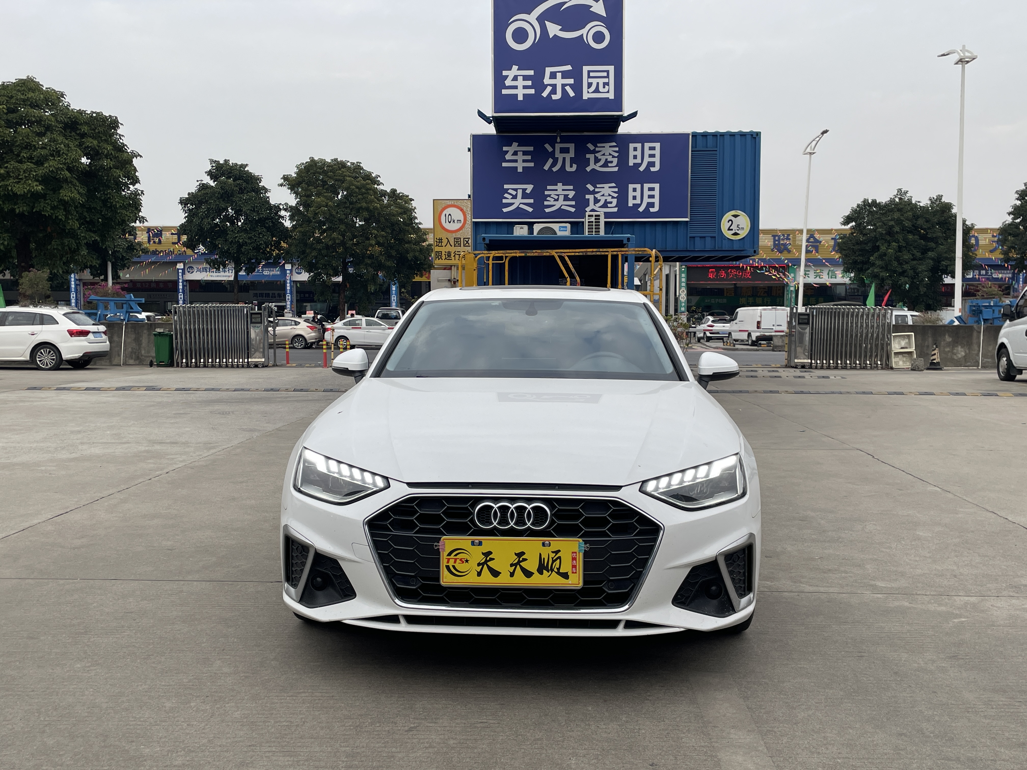 Audi A4L 2021 car image #2