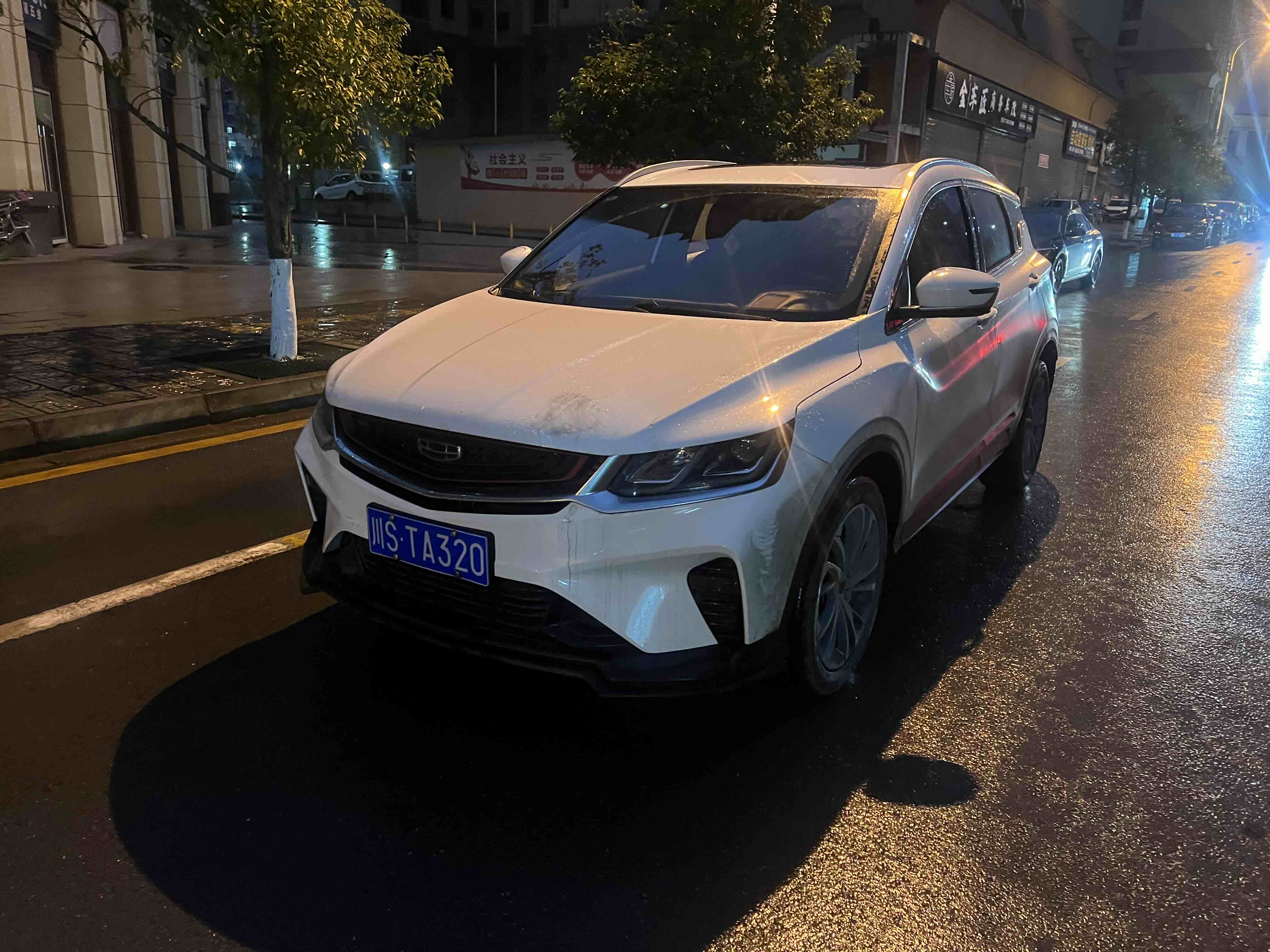 GEELY Coolray 2021 car image #2