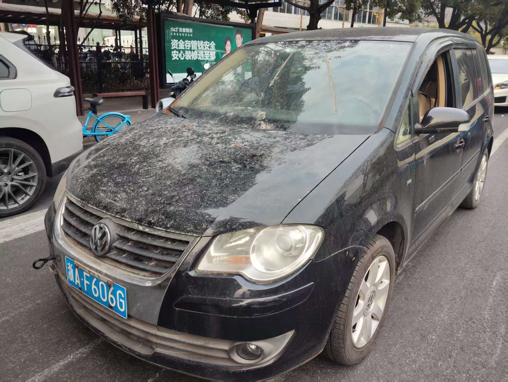 Volkswagen Touran 2010 car image #2