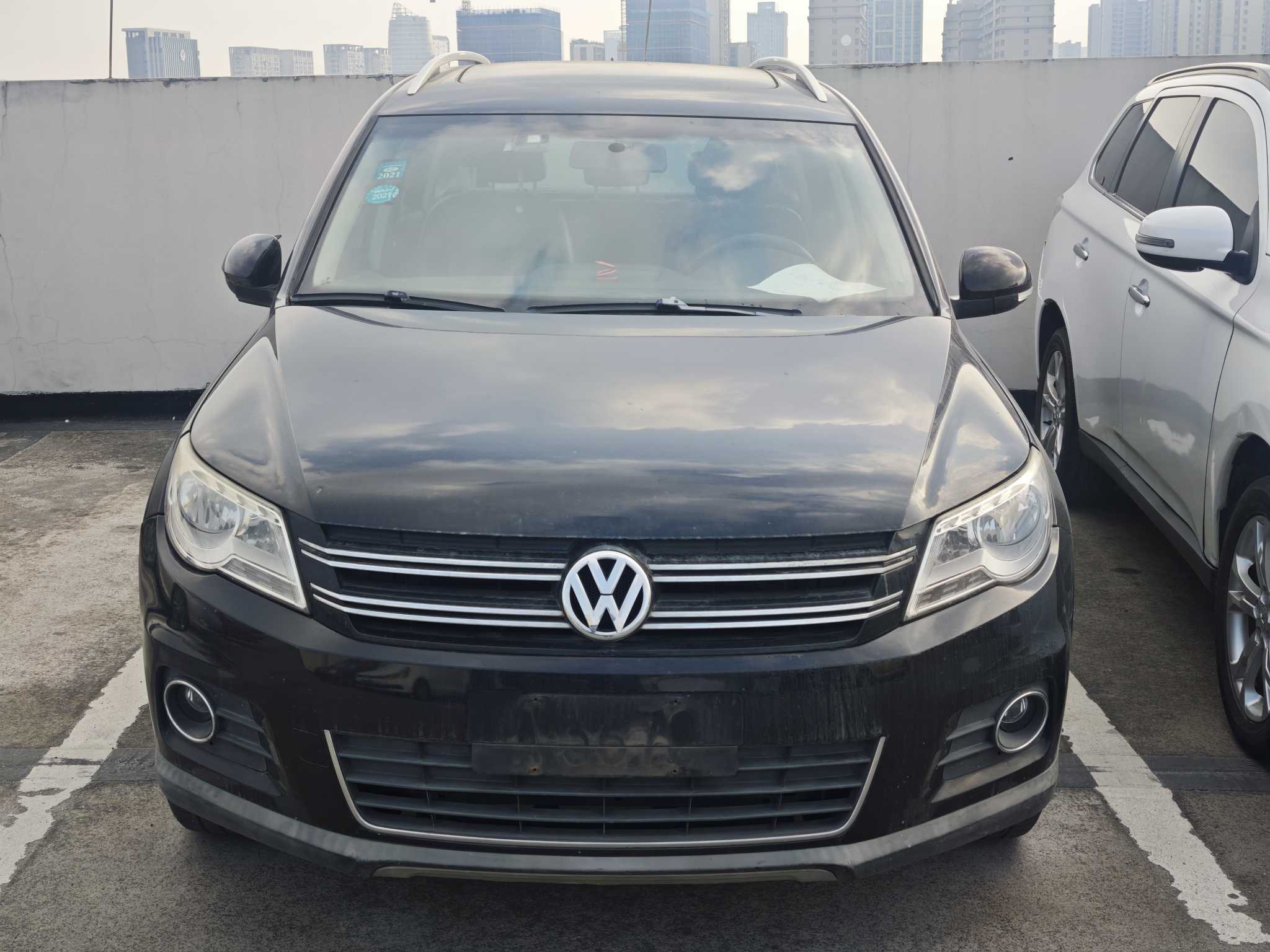Volkswagen Tiguan 2011 car image #2