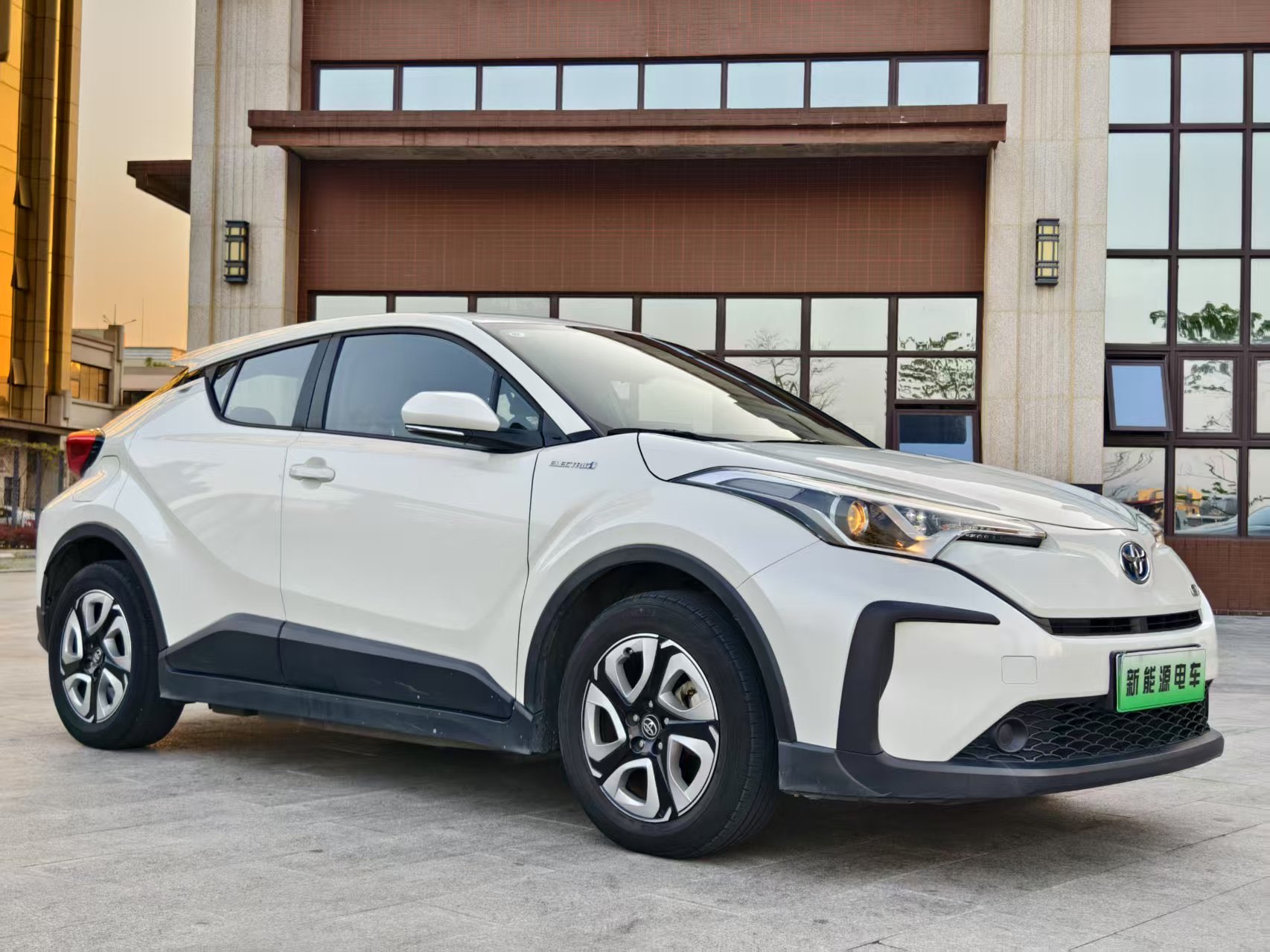 Toyota C-HR EV 2021 immagine di auto #2