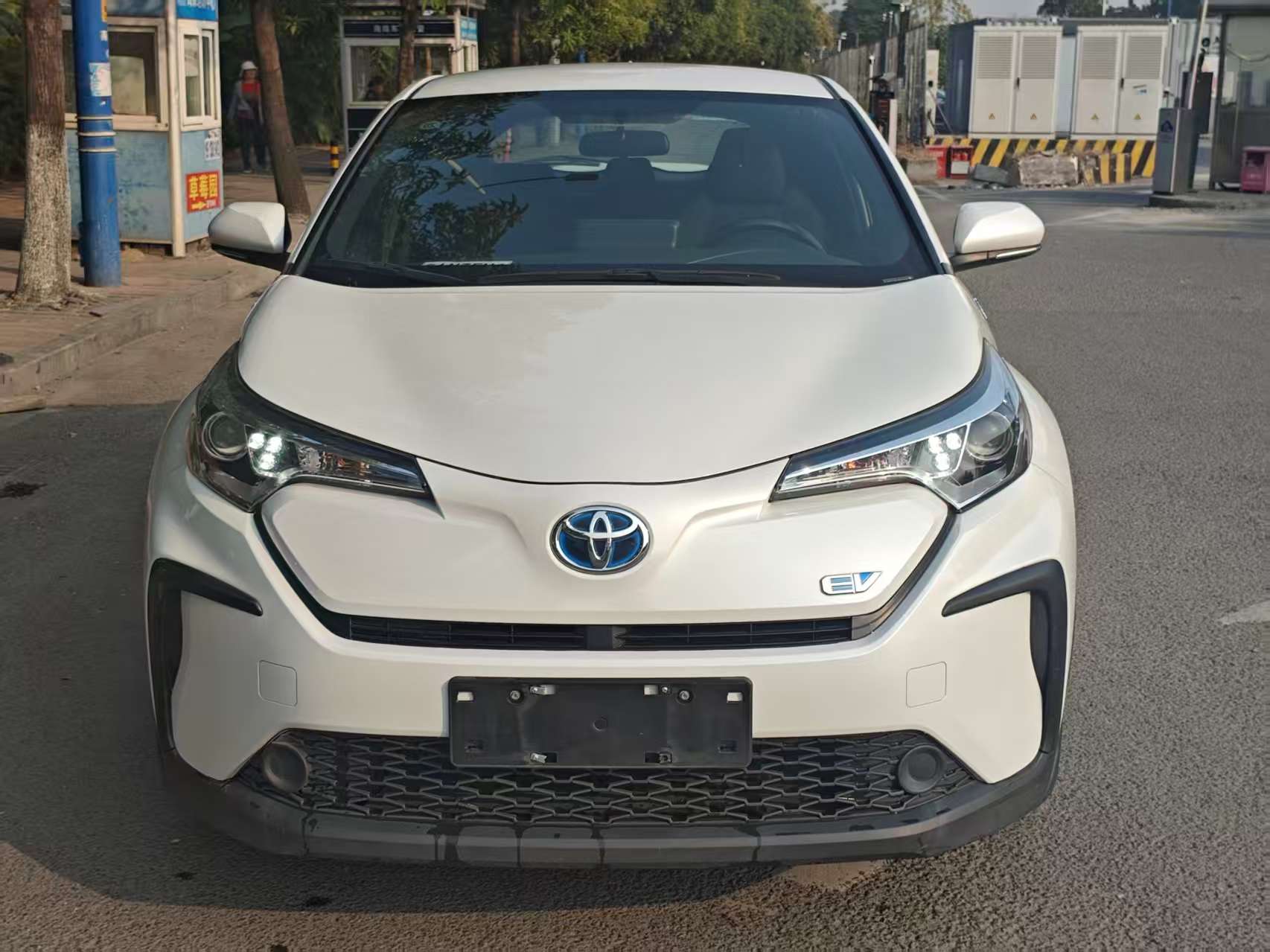 Toyota C-HR EV 2022 immagine di auto #2