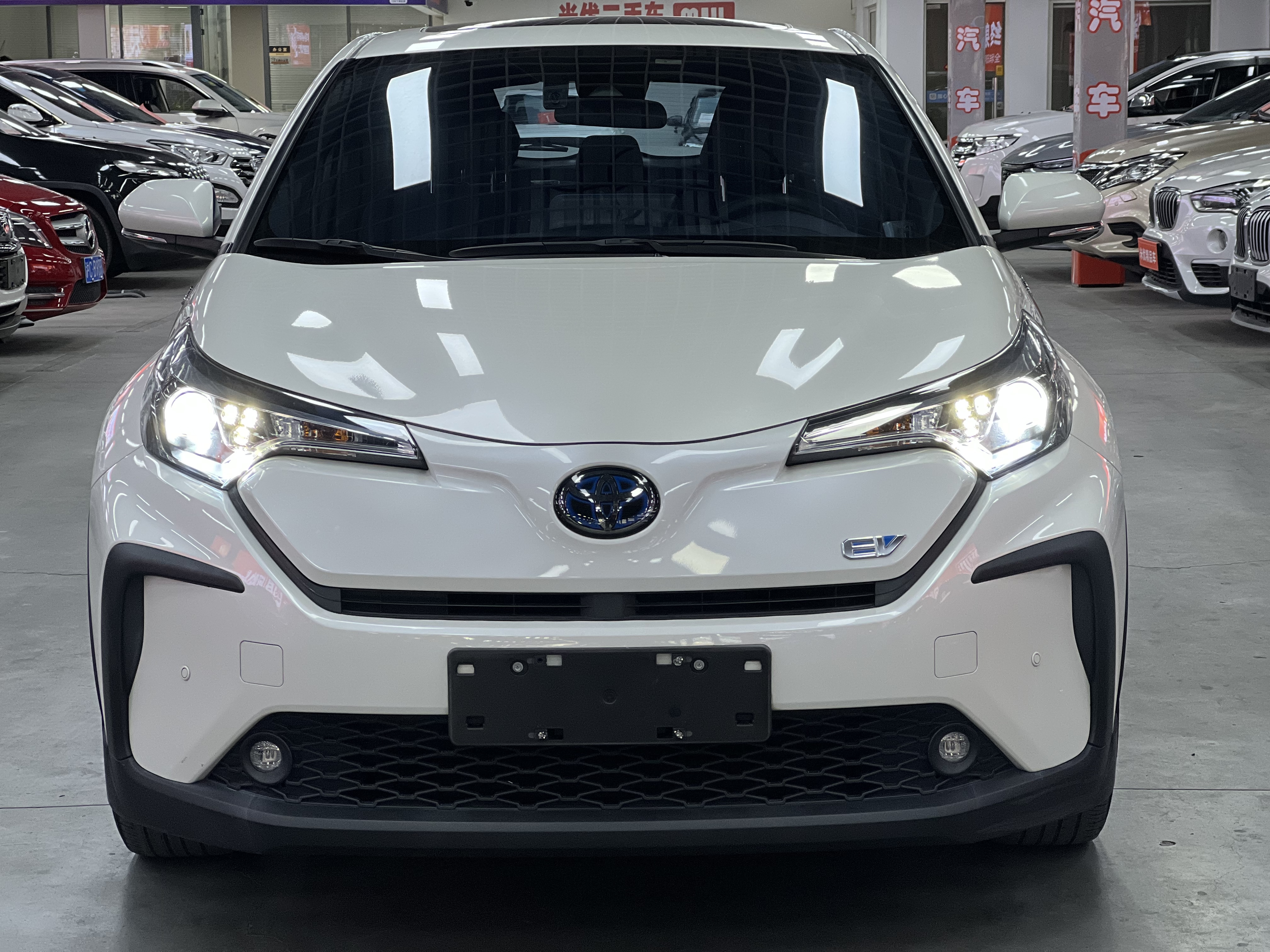 Toyota C-HR EV 2021 immagine di auto #2