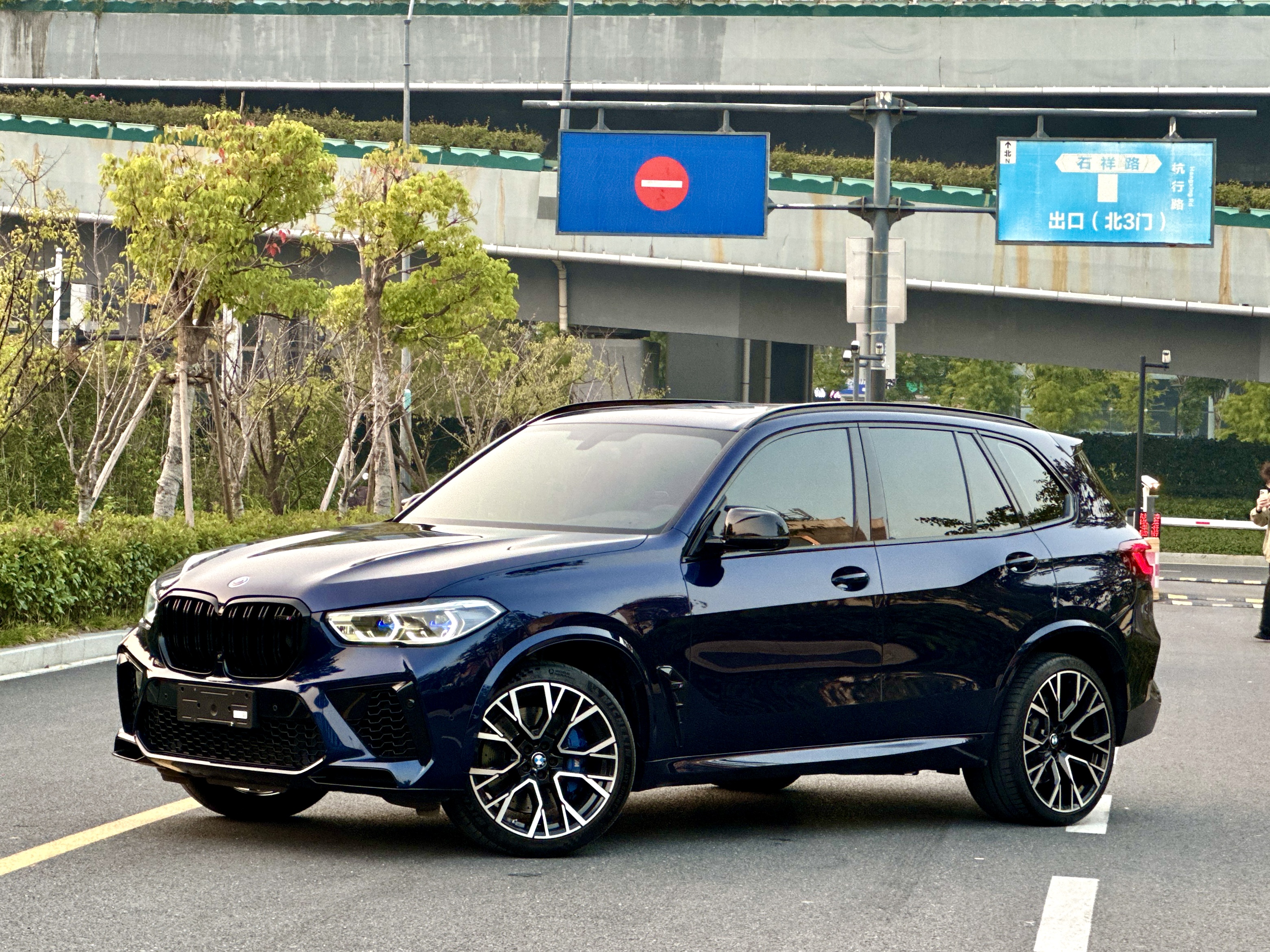 BMW X5 M 2021 car image #2