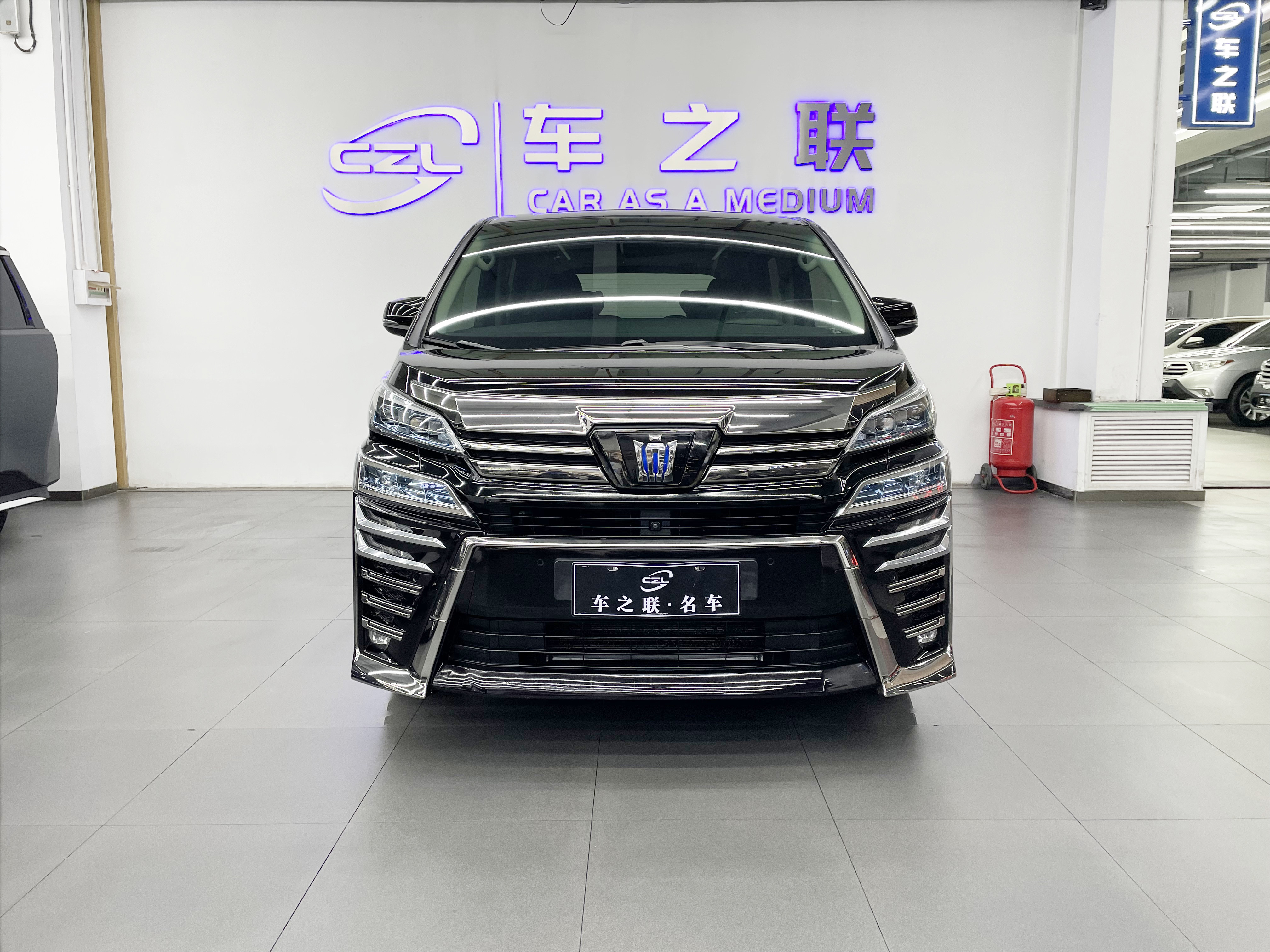 Toyota Vellfire 2020 car image #2