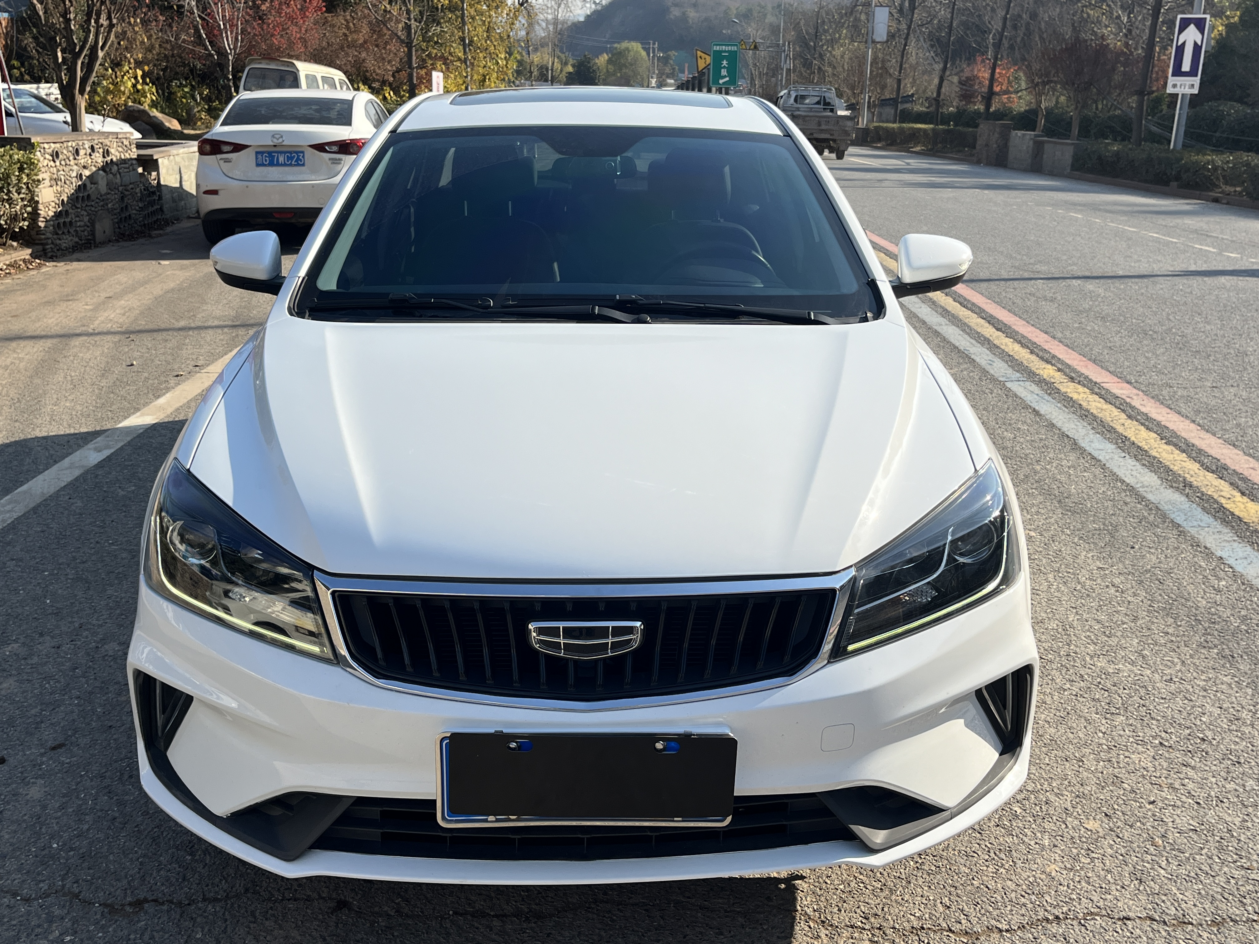 GEELY Emgrand 2021 car image #2