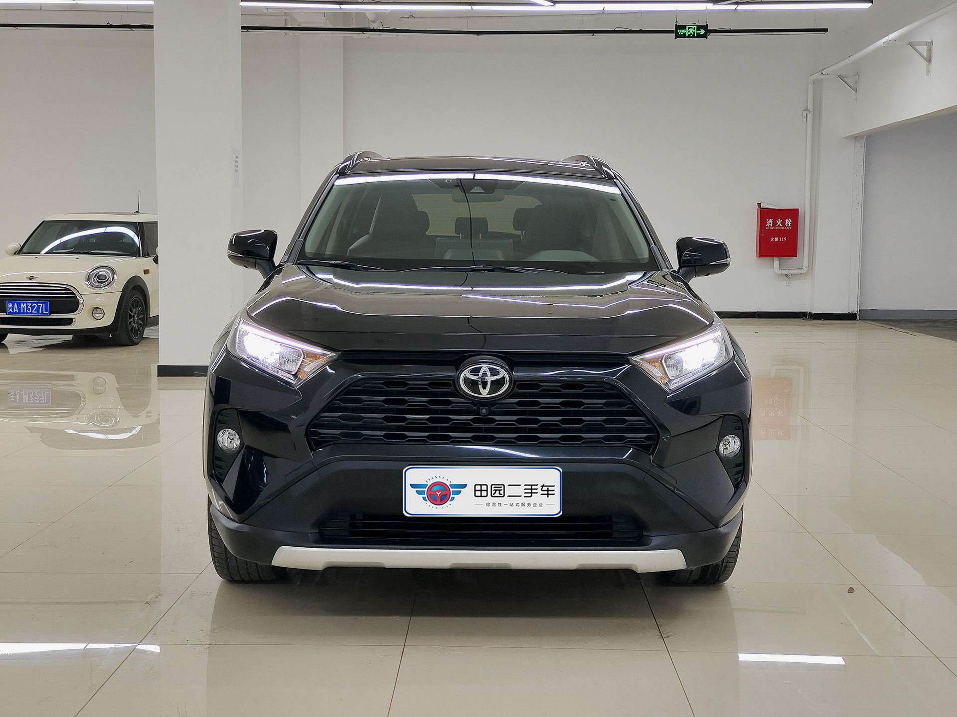 Toyota RAV4 2020 immagine di auto #2
