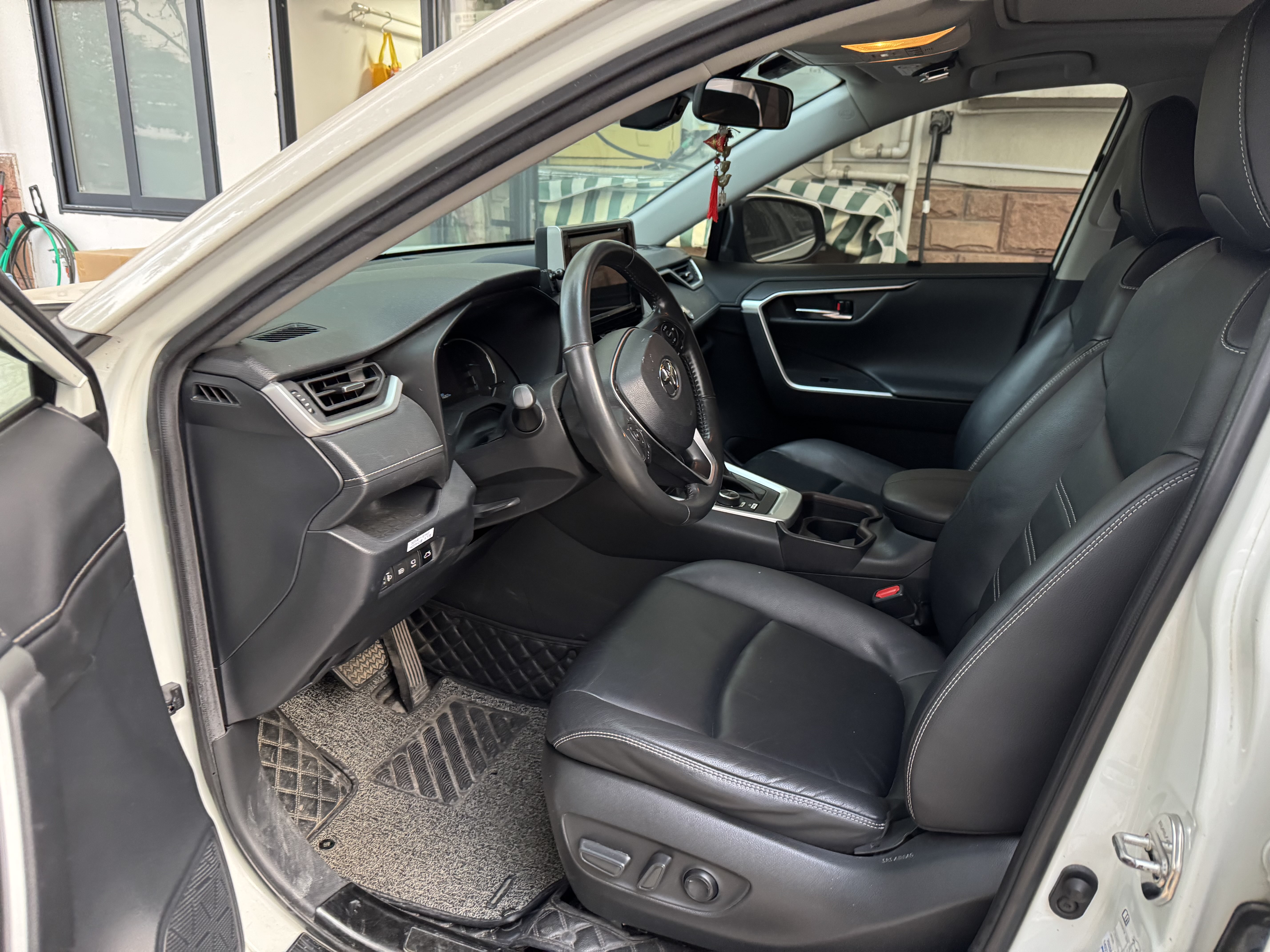 Toyota RAV4 2020 car image #2