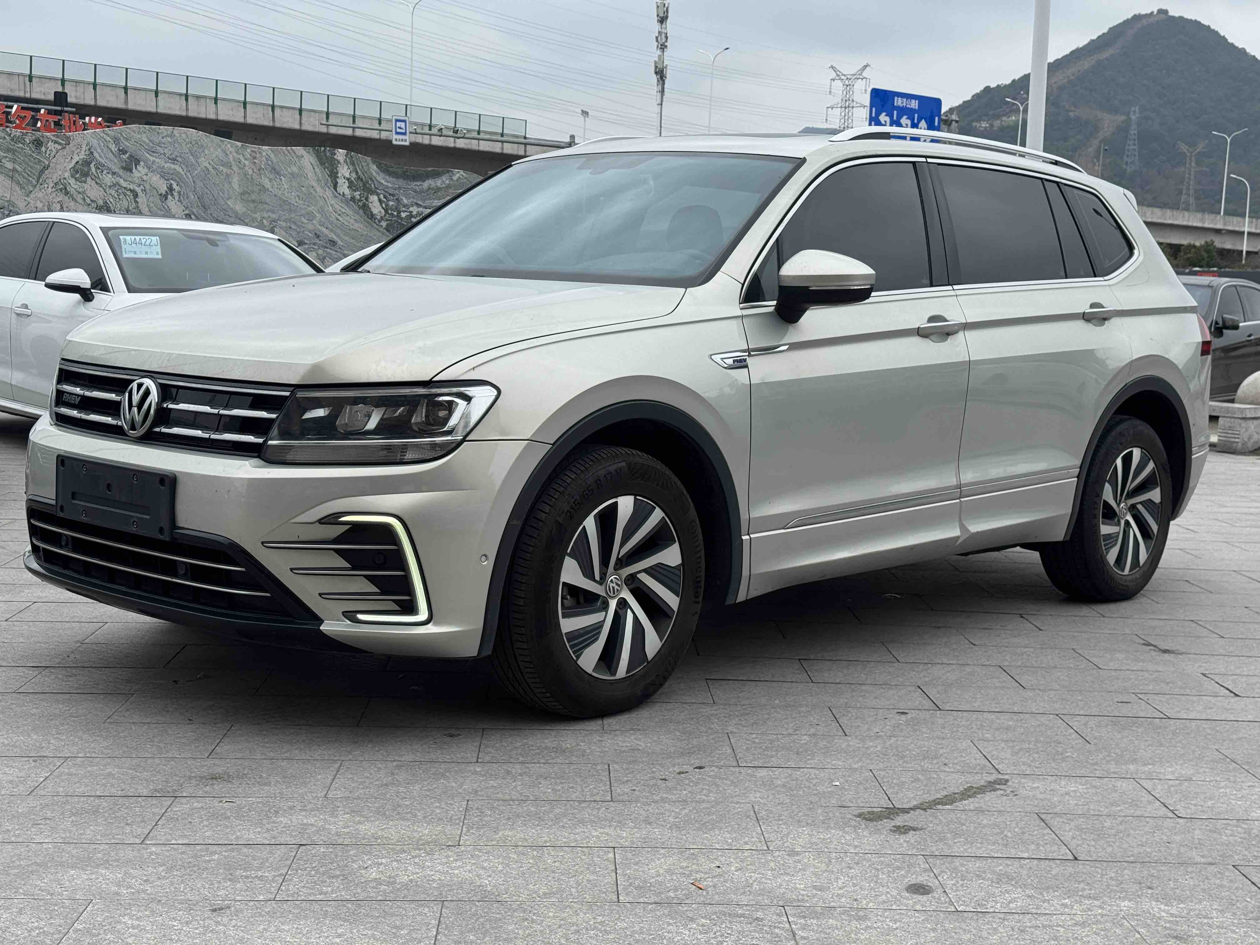 Volkswagen Tiguan L New Energy 2020 изображение автомобиля #2