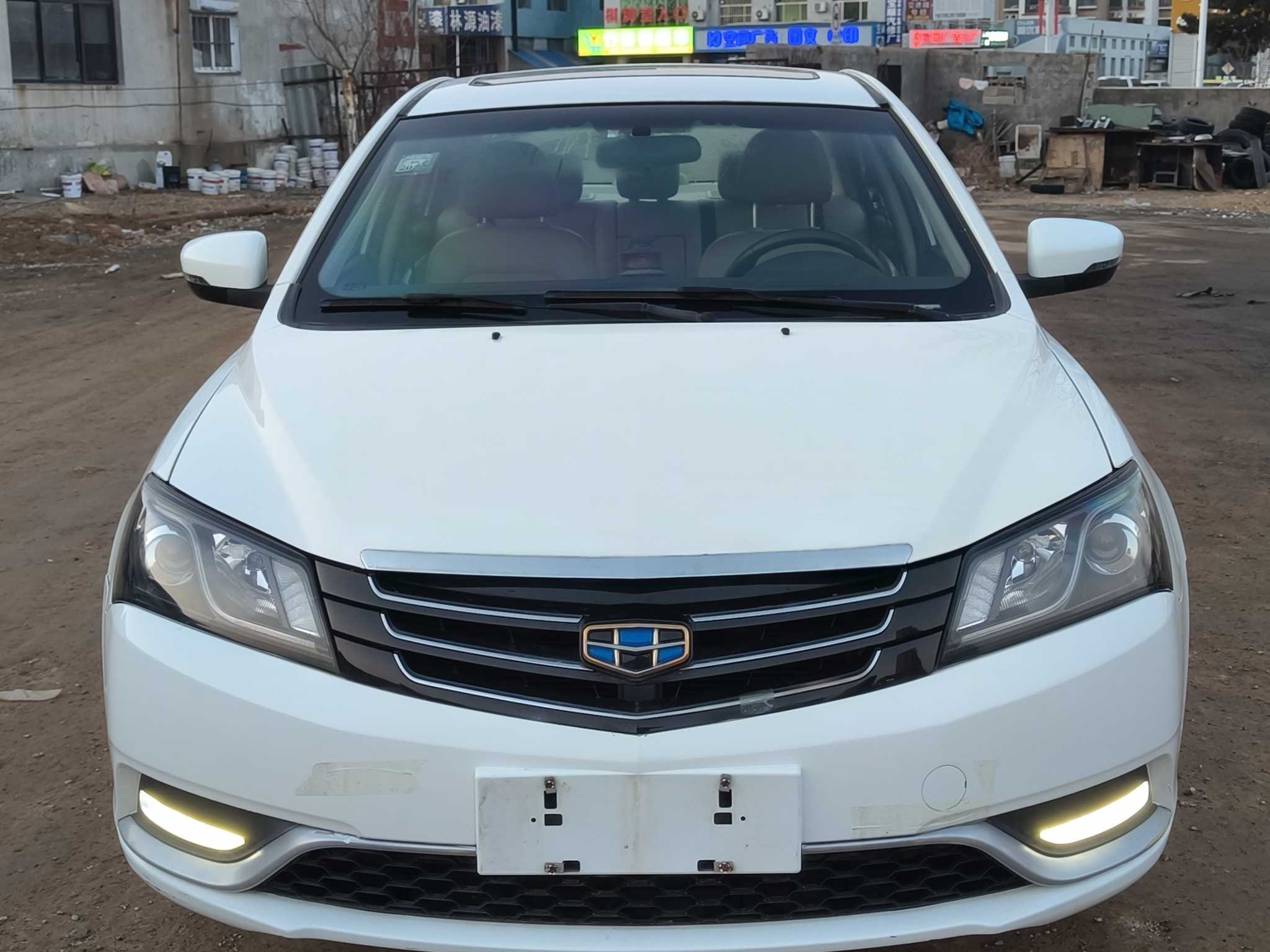 GEELY Emgrand 2015 car image #2