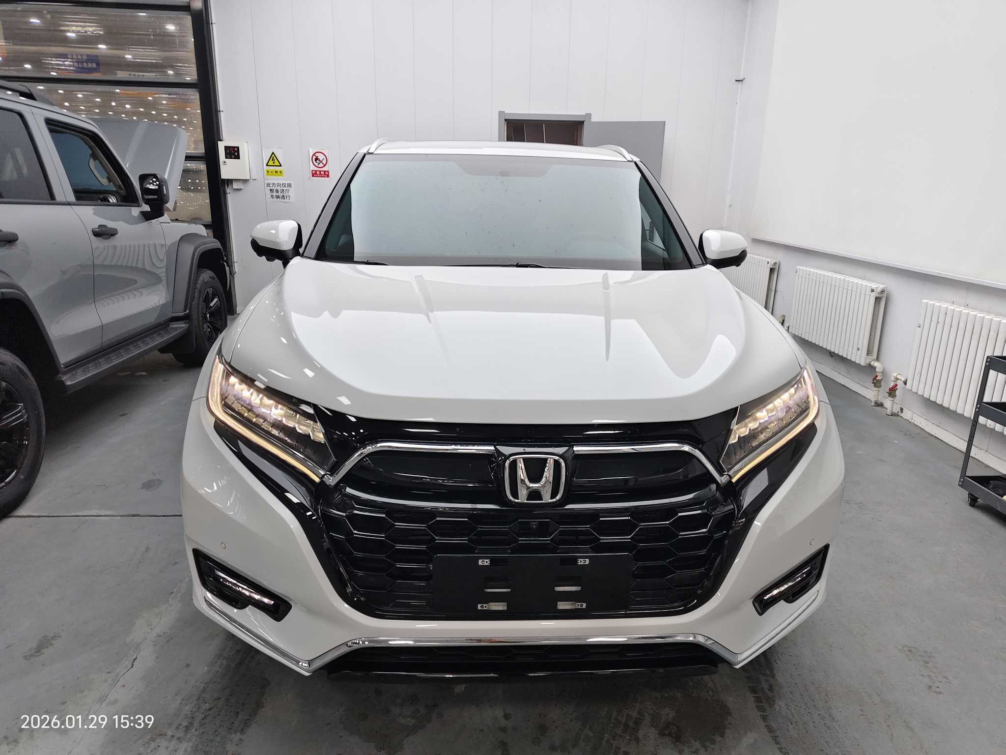 Honda UR-V 2023 car image #2