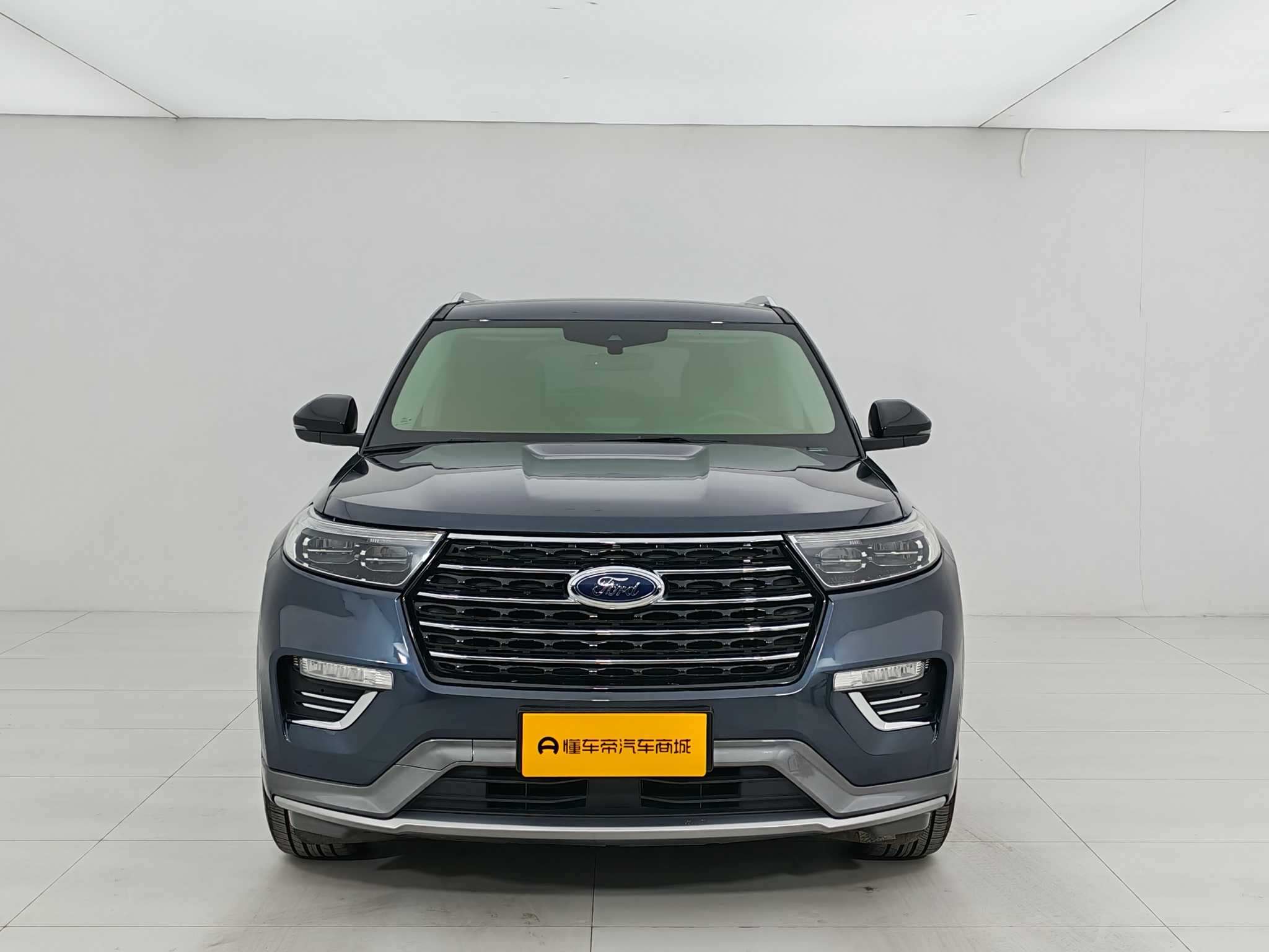 Ford Explorer 2022 car image #2