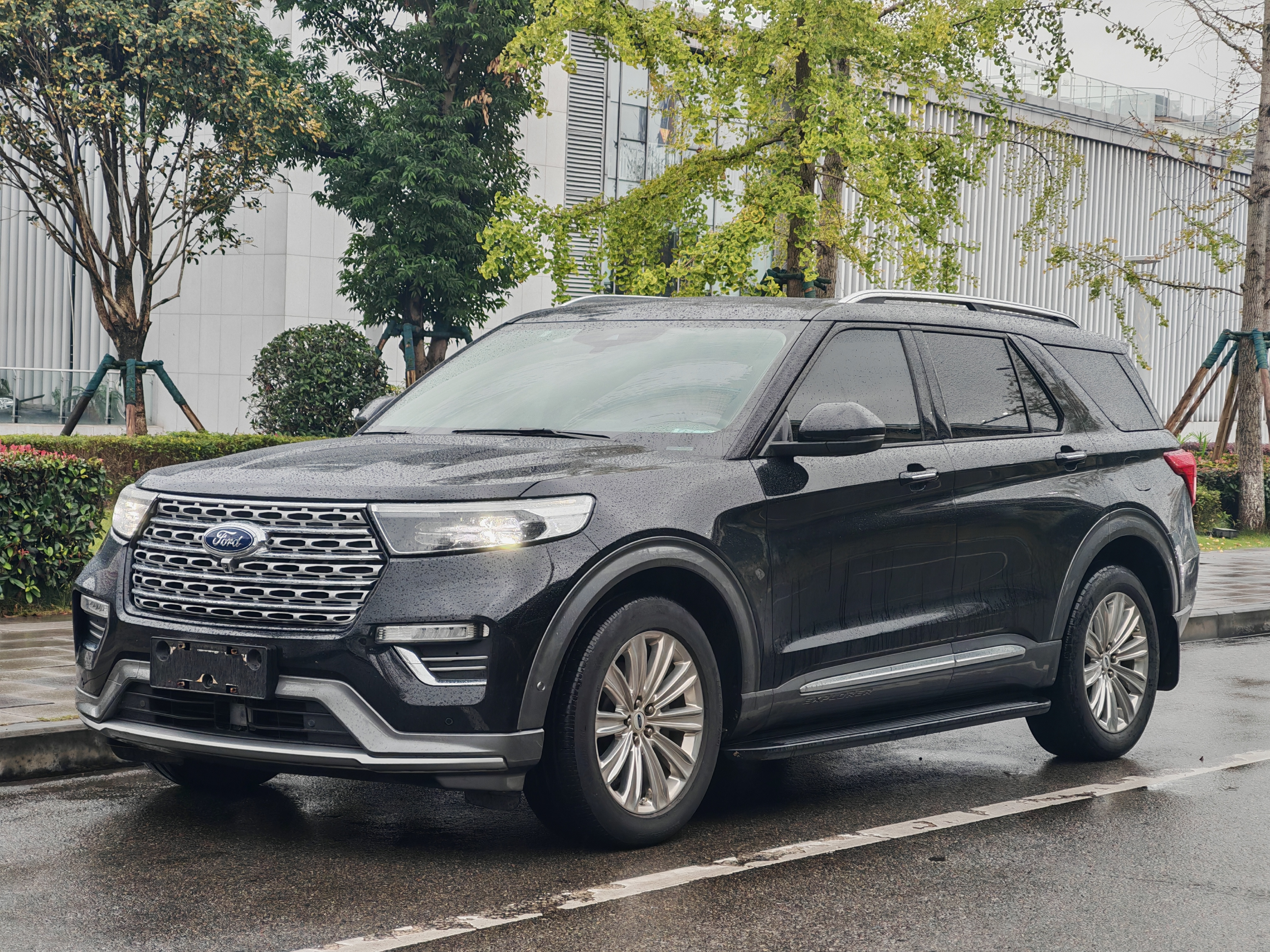 Ford Explorer 2021 car image #2