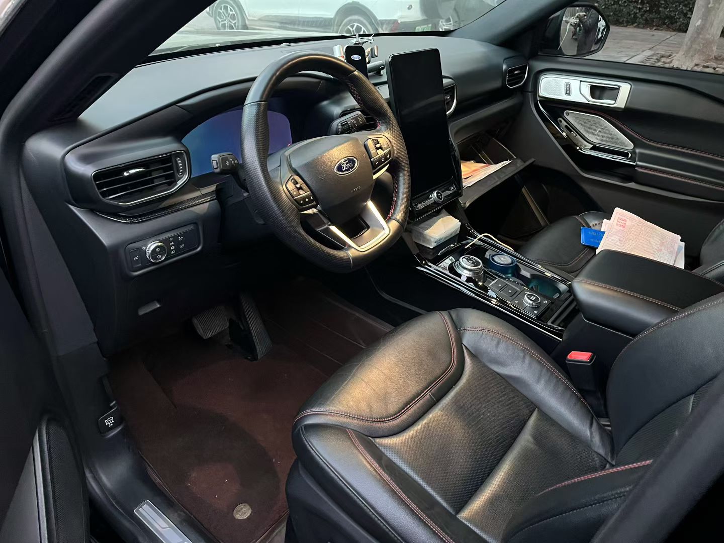 Ford Explorer 2022 car image #2