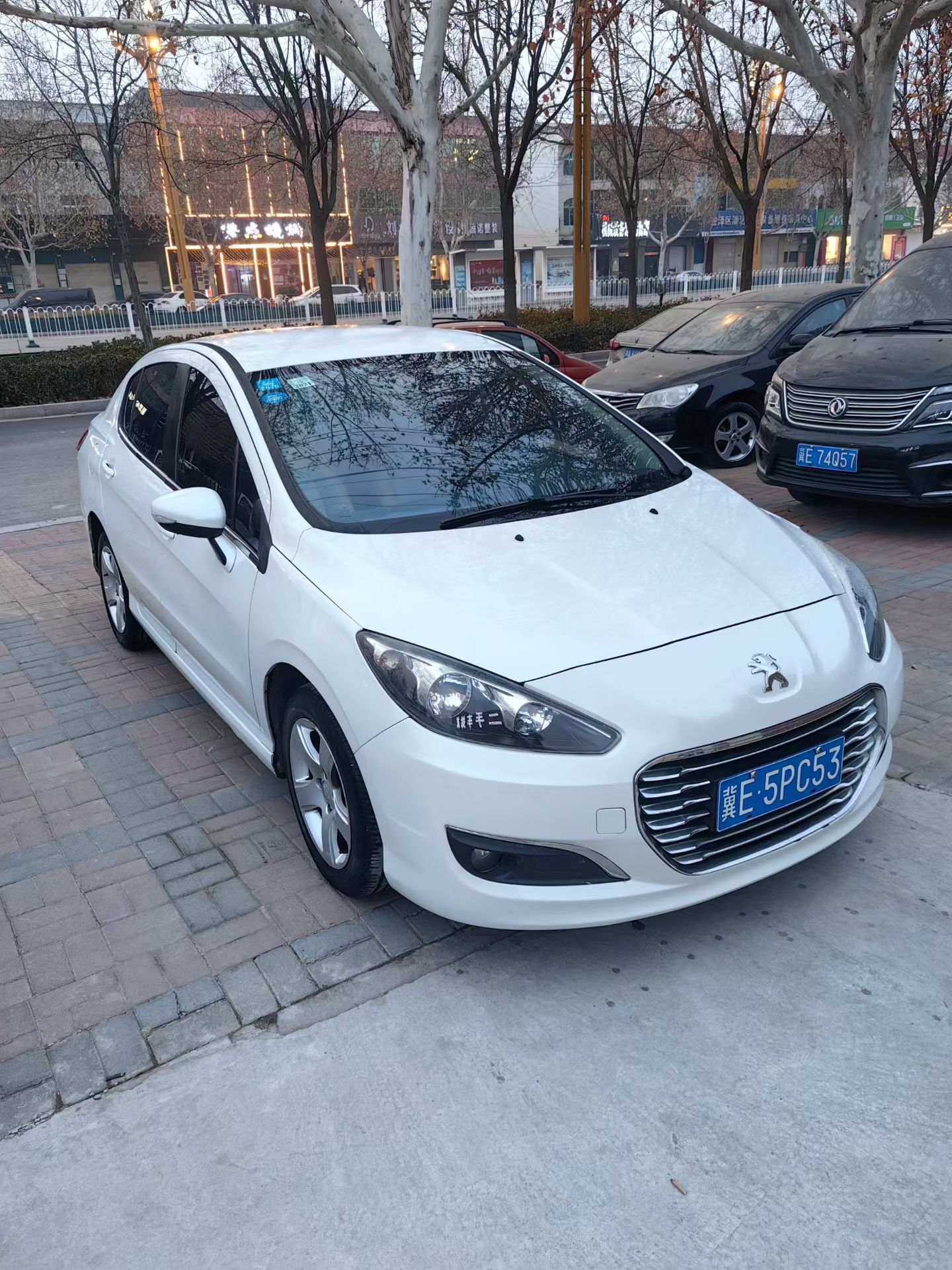 Peugeot 308 2014 car image #2