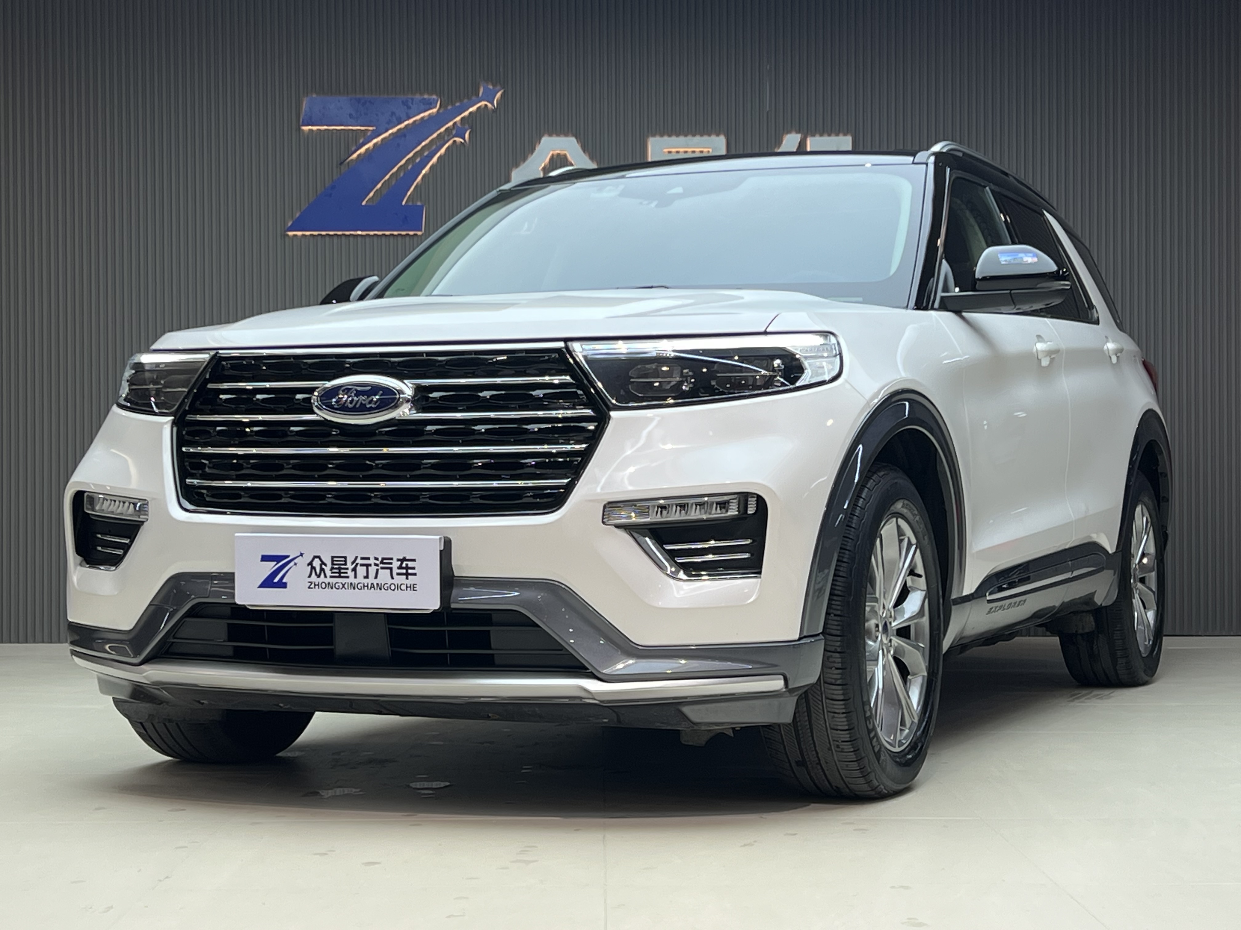 Ford Explorer 2021 car image #2