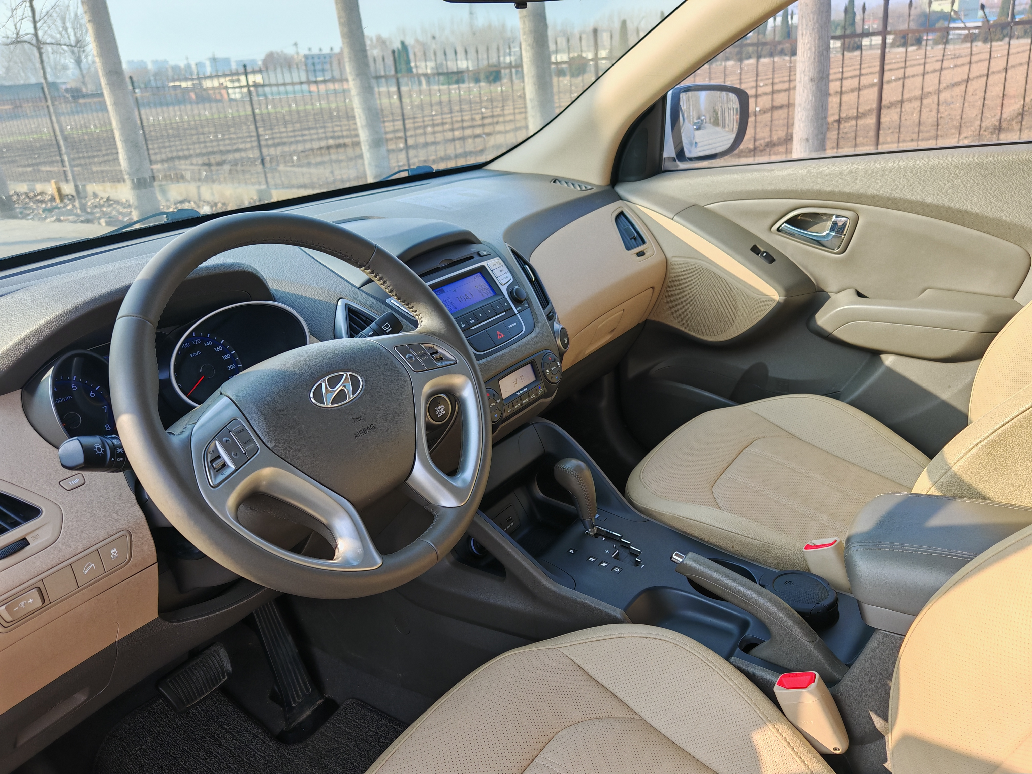 Hyundai ix35 2016 car image #2