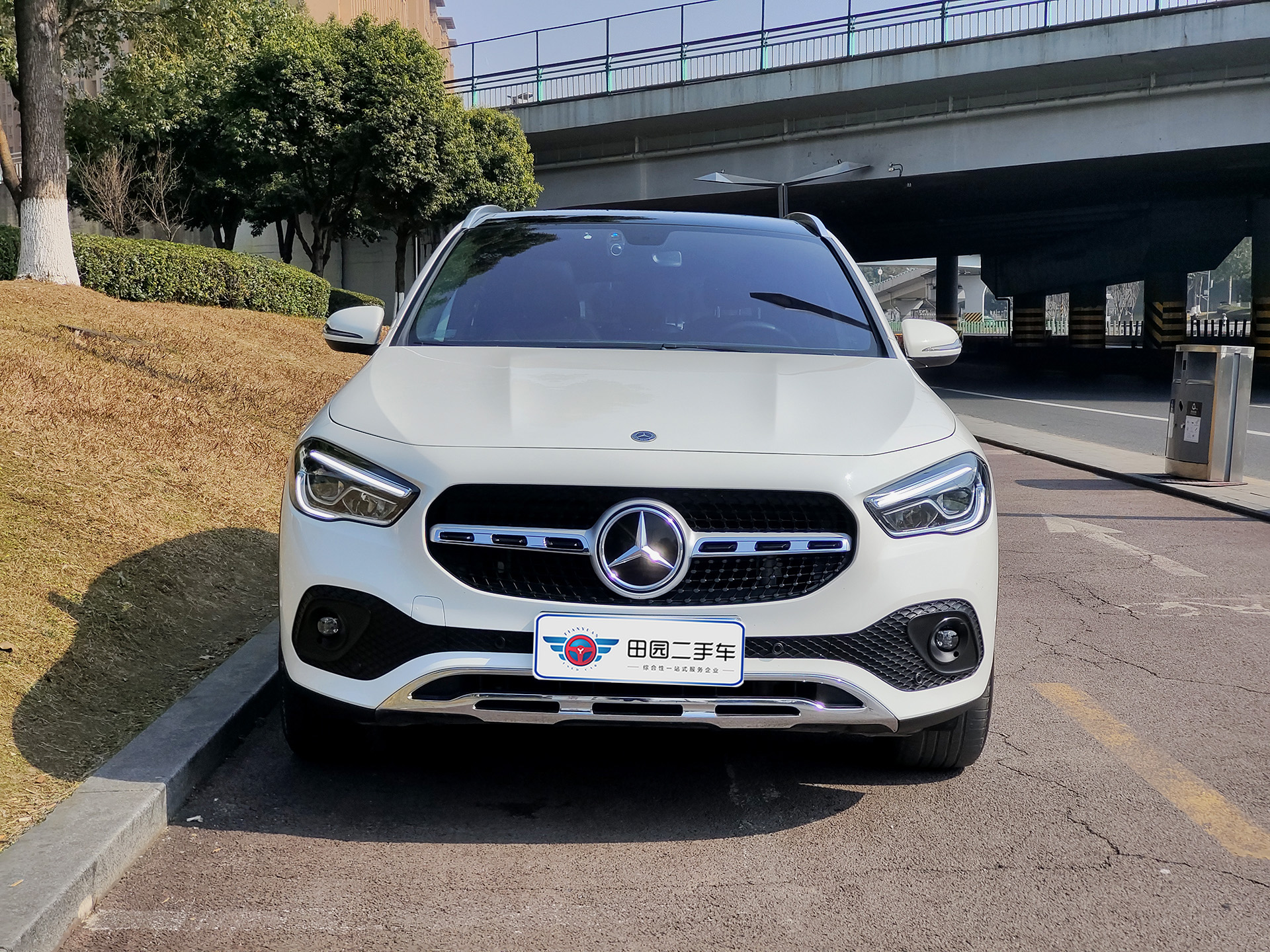Mercedes-Benz 2021 car image #2