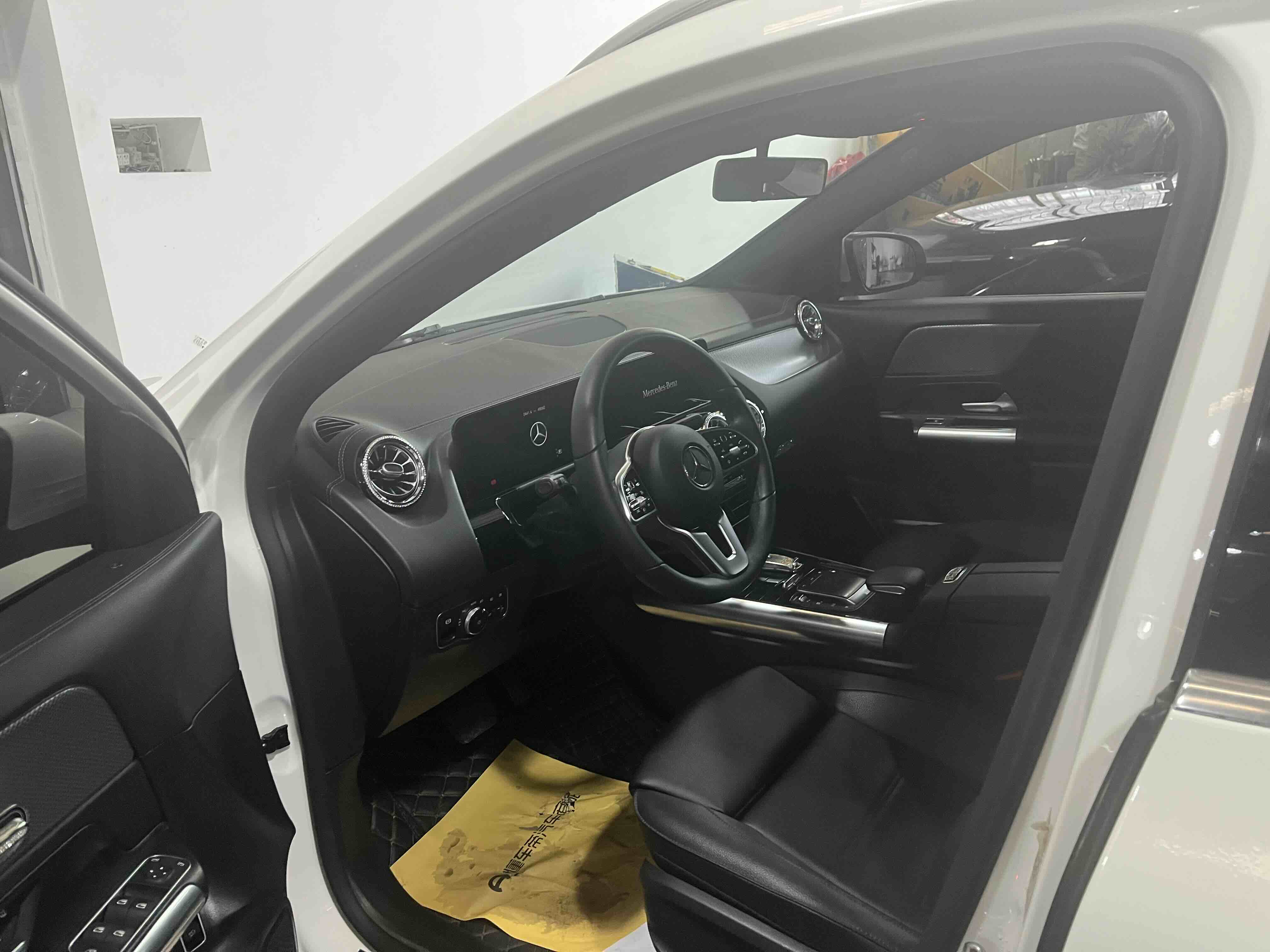 Mercedes-Benz 2020 car image #2