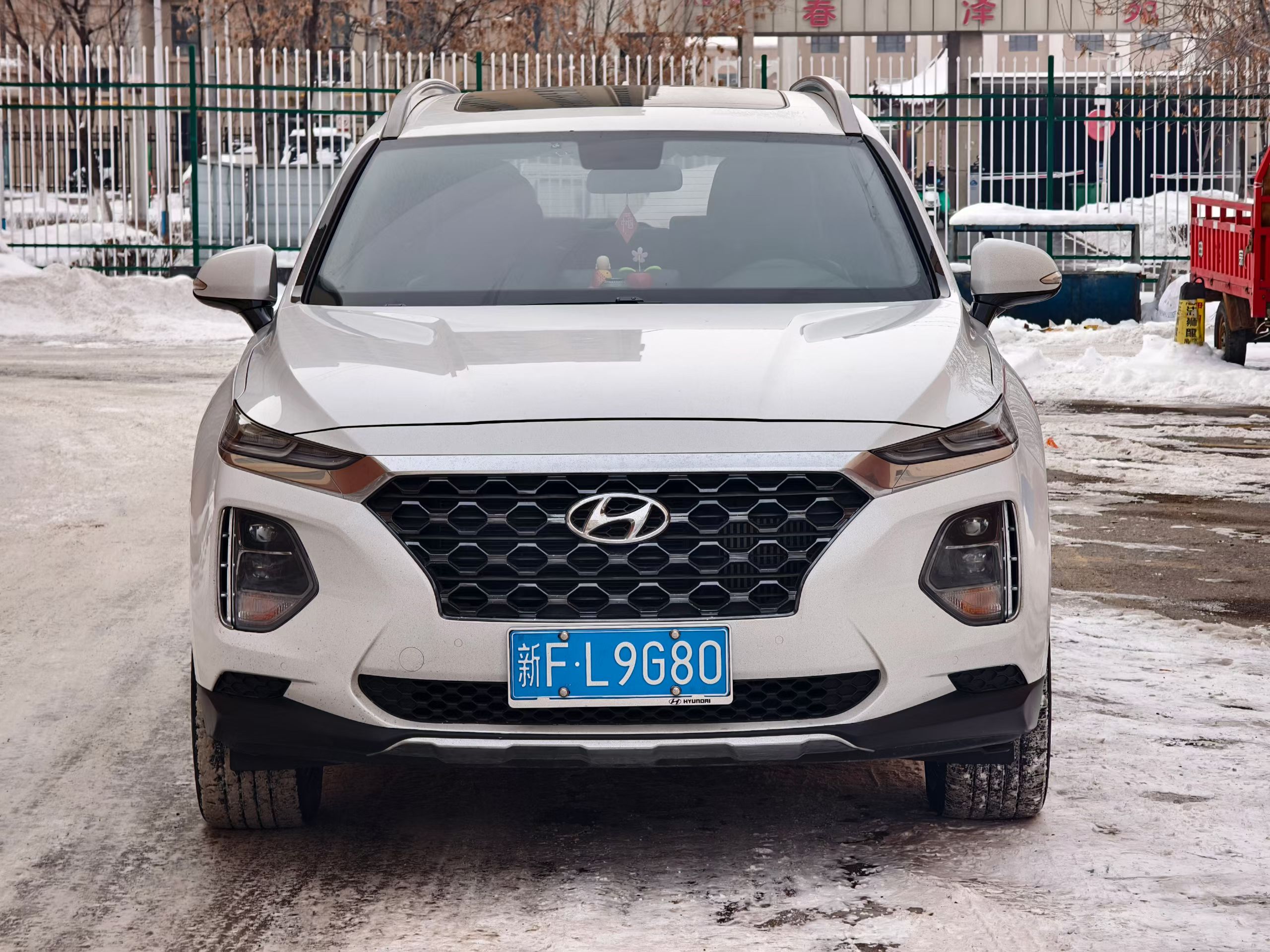 Hyundai Santa Fe 2021 car image #2