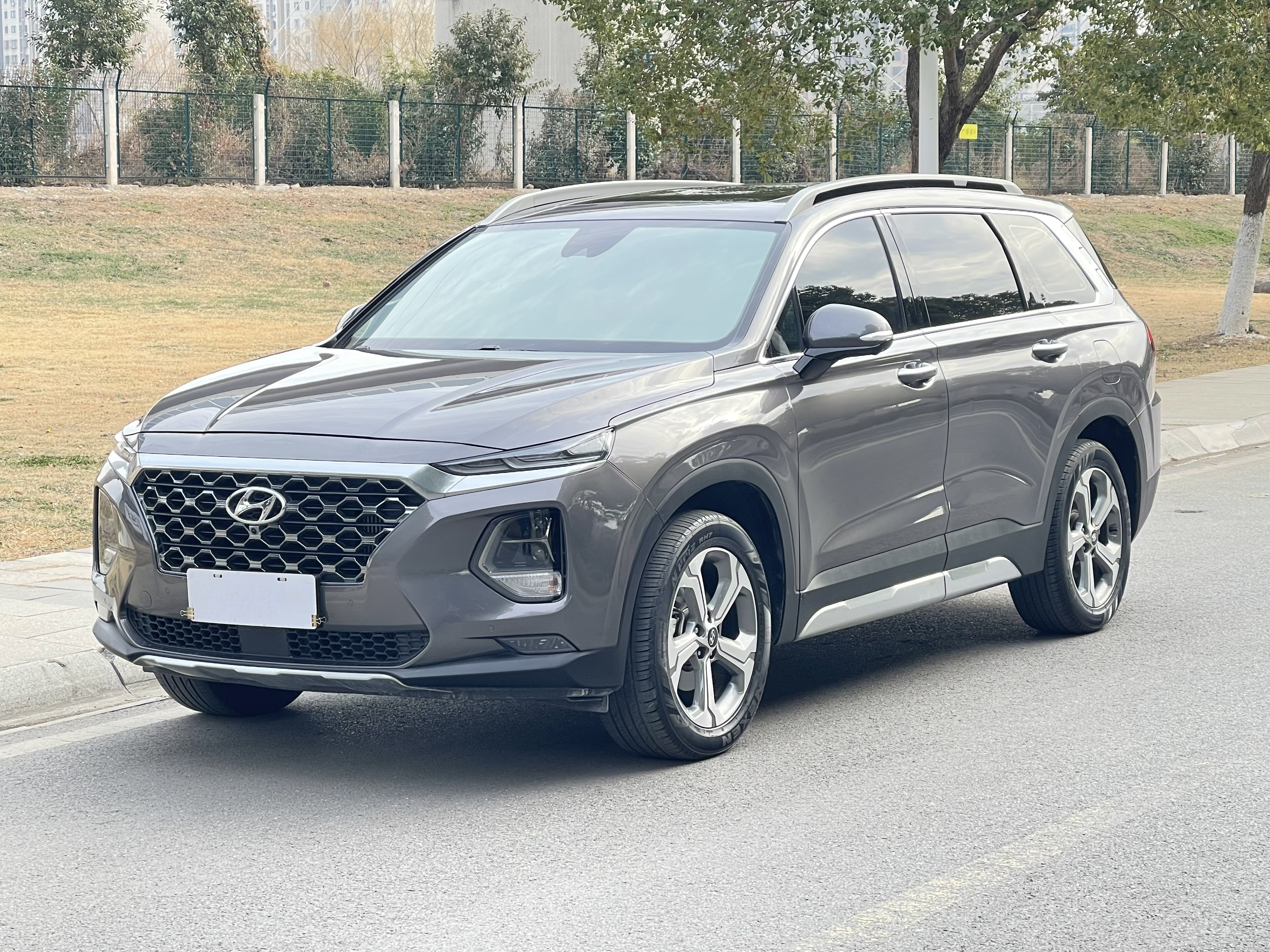 Hyundai Santa Fe 2022 car image #2