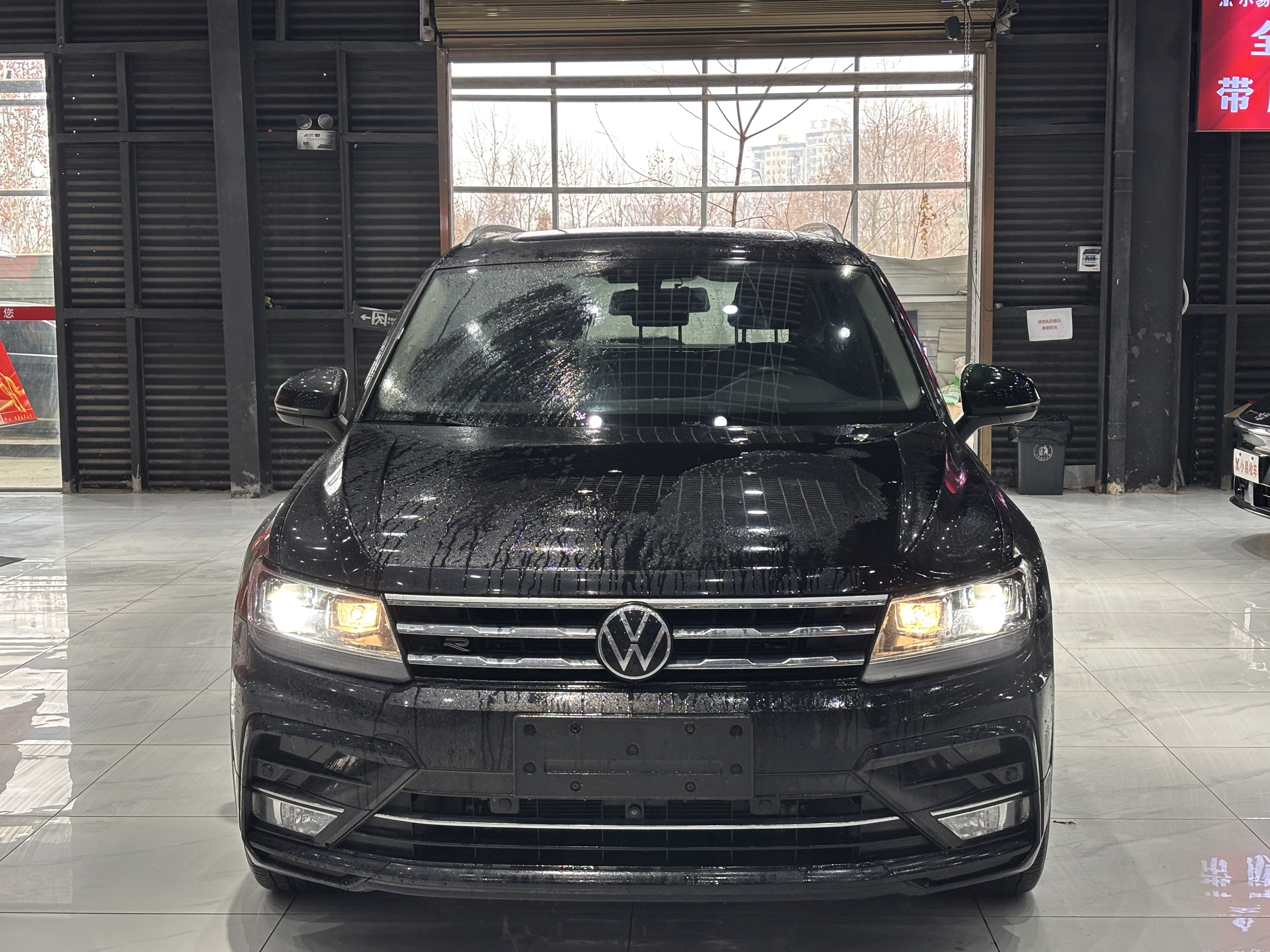 Volkswagen Tiguan L 2021 immagine di auto #2