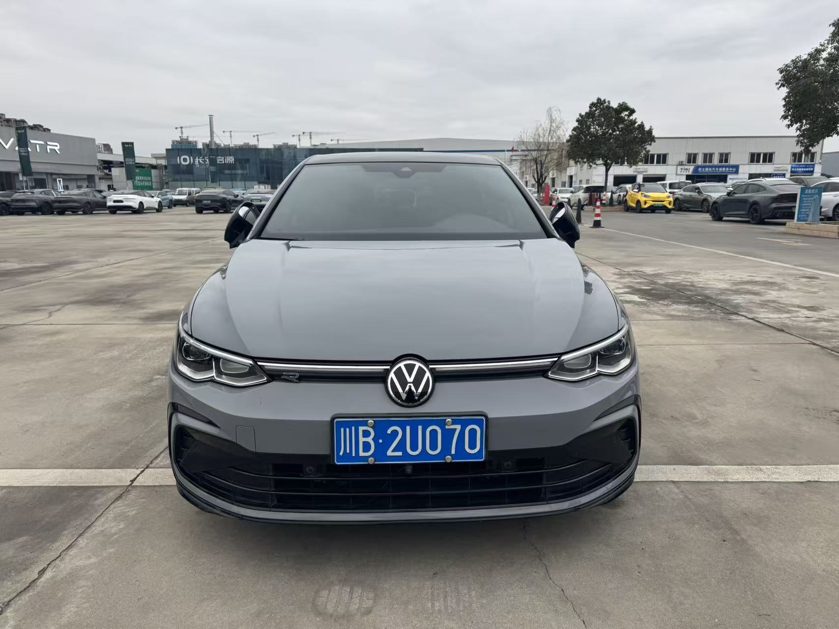 Volkswagen Golf 2022 car image #2