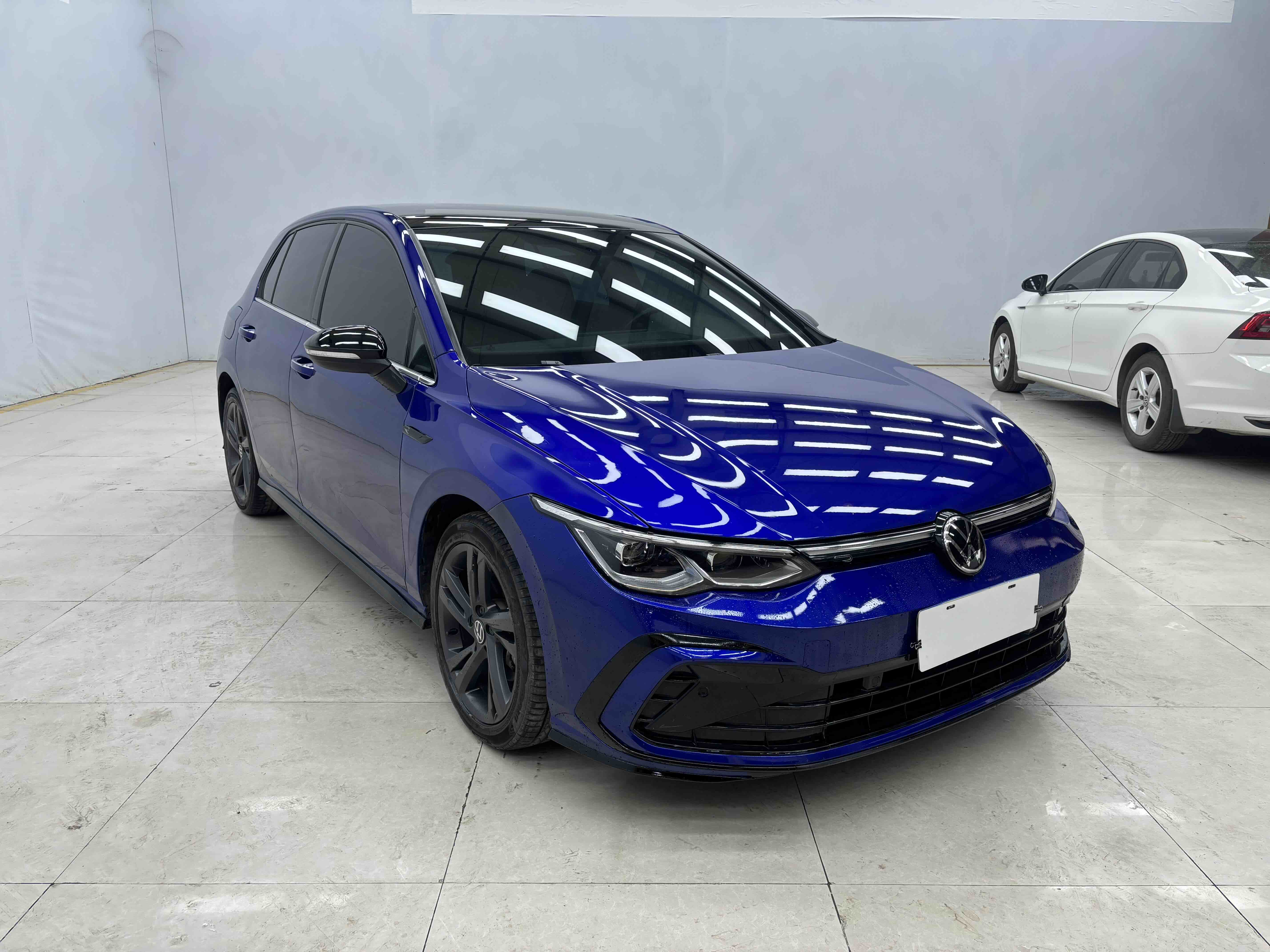 Volkswagen Golf 2022 car image #2