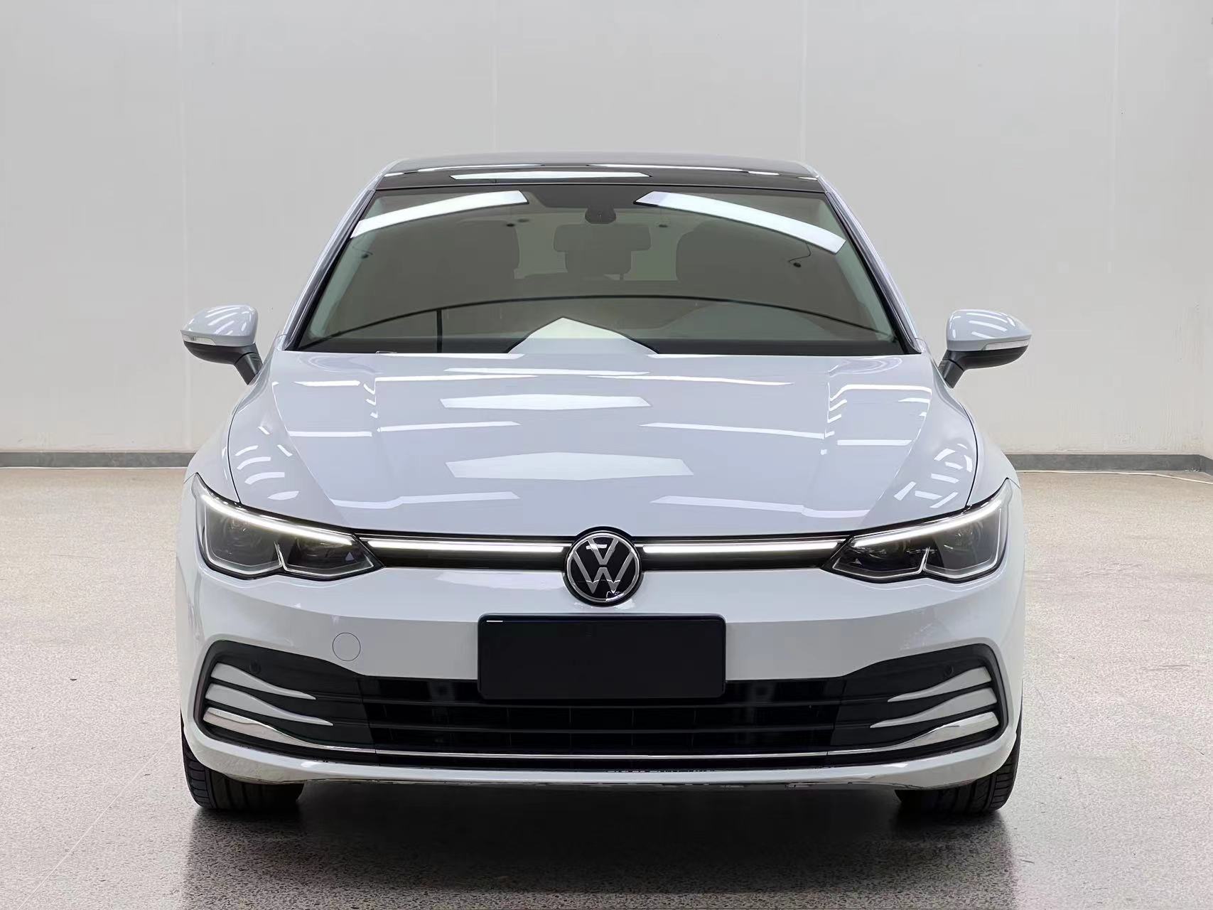 Volkswagen Golf 2022 car image #2