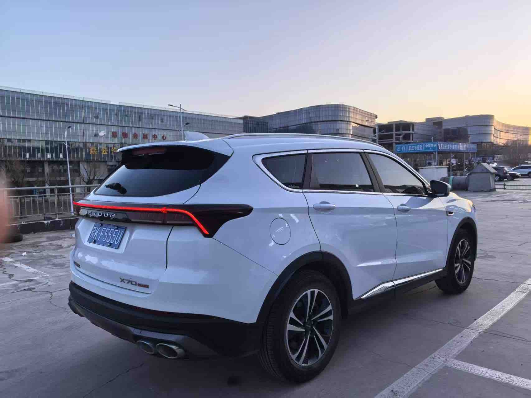 X70 PLUS 2022 car image #2